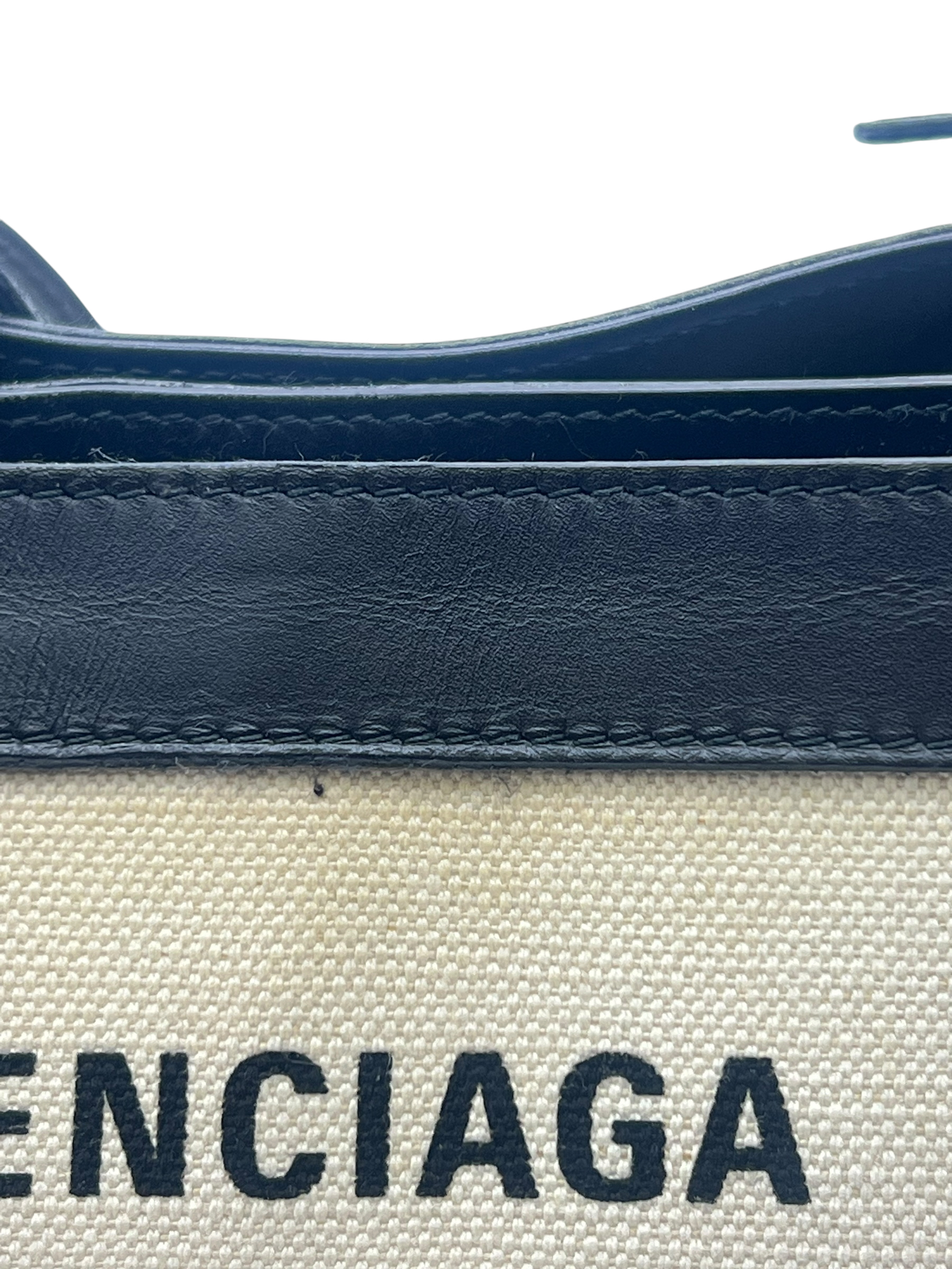 Pre-Owned BALENCIAGA Navy Pochette / Product Code: 26052302