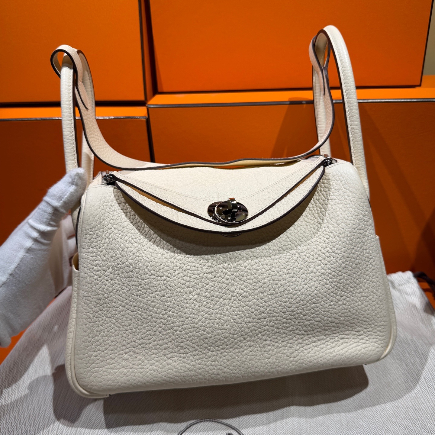 直播貨品 |  [1個-$100 2個-$300］FF25 / Stamp U 奶油白