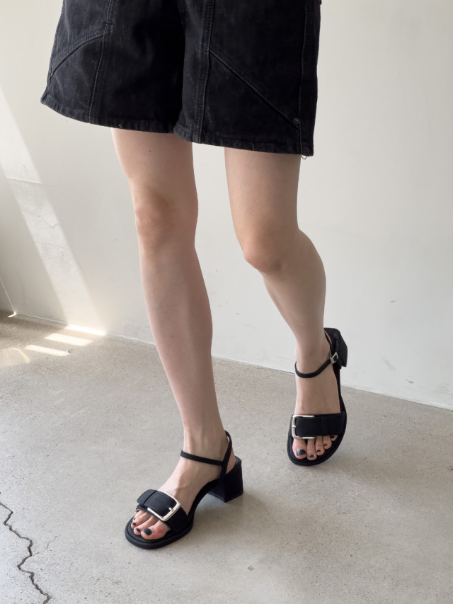 Vintage buckle heeled sandal