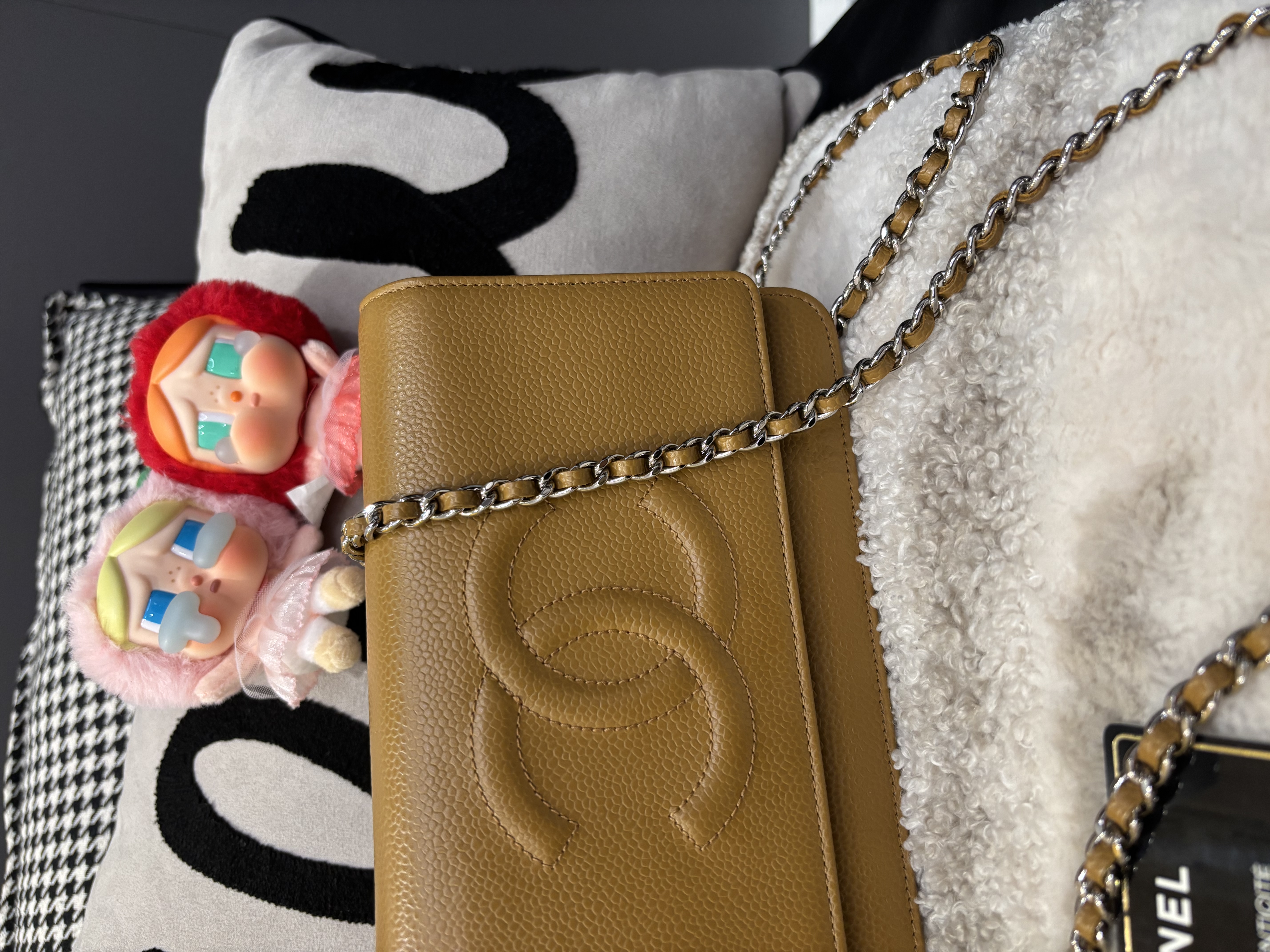 Chanel wallet on chain 100%Authentic, 98%New ✅17Card✅Box