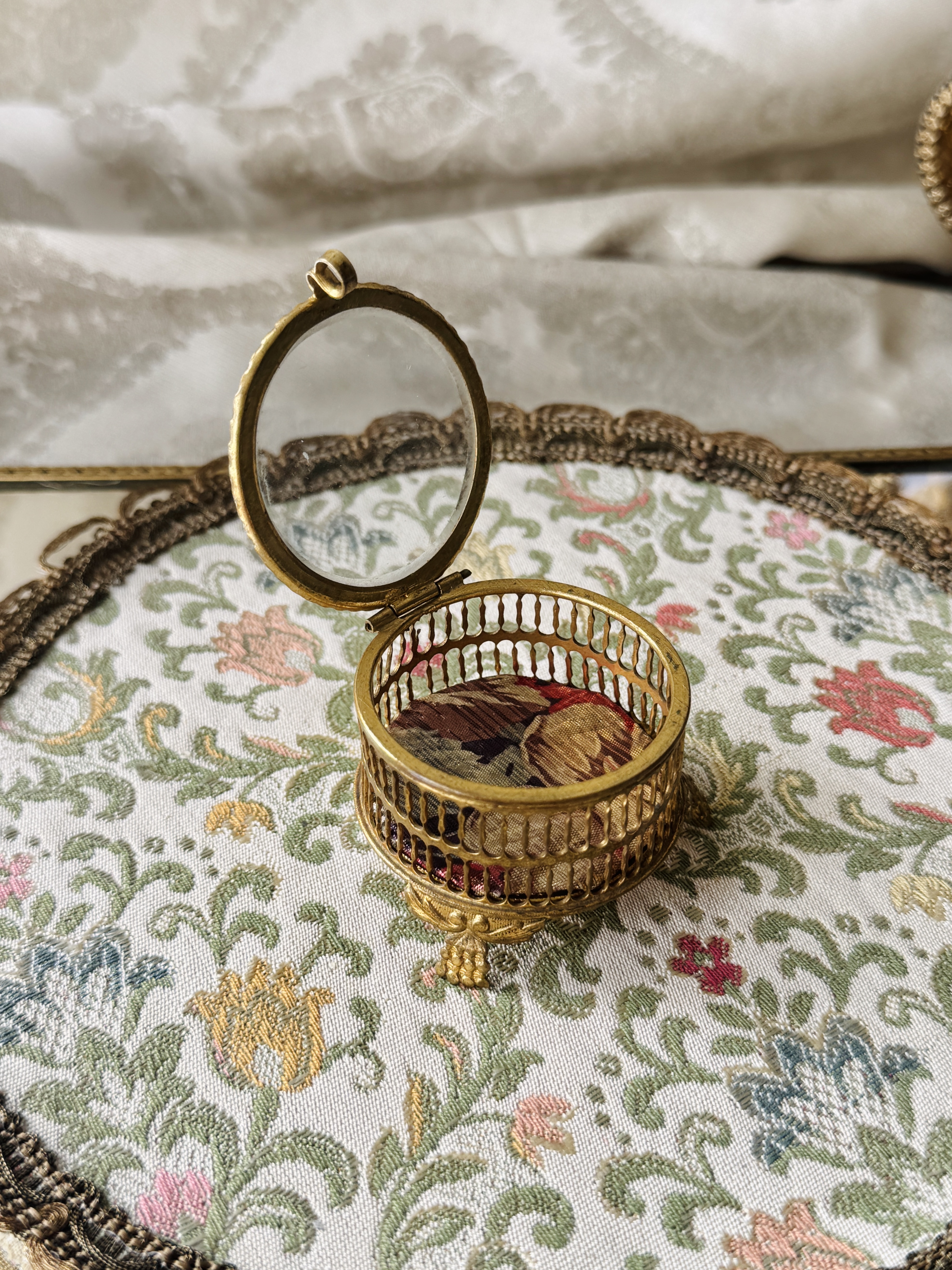Antique Late Victorian Early Edwardian Ormolu Miniature Boudoir Vanity Box (MT2489)