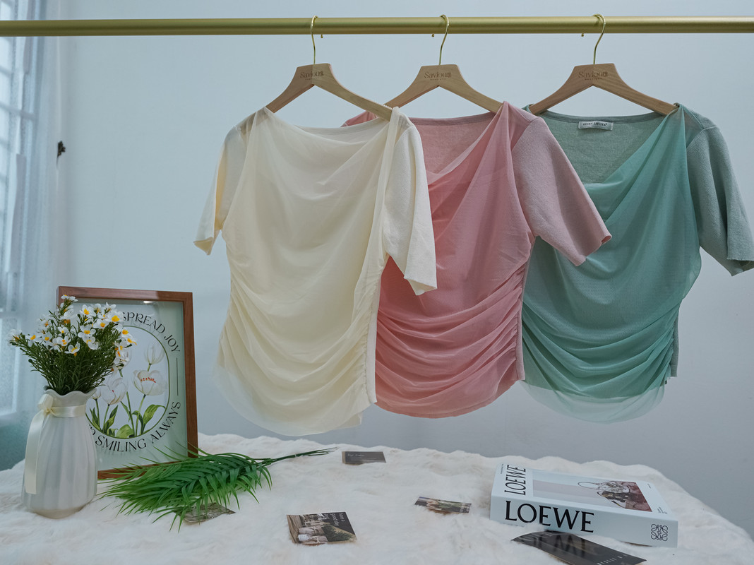 Short Sleeve Knit Top with Draped Mesh Design ‖ 网纱垂帘设计针织拼接短袖上衣 KR01405