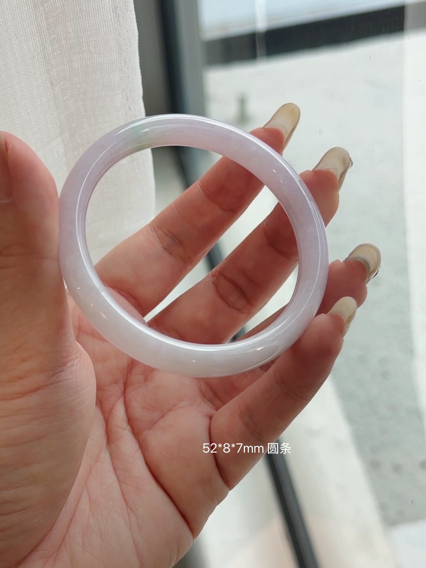 ✨ 马来西亚现货 ✨精品手镯 · 实物更美52圆条 粉冰胶条 翡翠手镯 ，适合52-54圈口的小手们💎 尺寸圈口：52mm ｜ 宽度：7mm ｜ 厚度：8mm💰Rm2280.00📄 附权威证书🕊 支持鉴赏期🌍 全球配送喜欢的宝宝欢迎 DM 💌先到先得，不留#马来西亚翡翠 #怡保 #吉隆坡 #新山 #新加坡