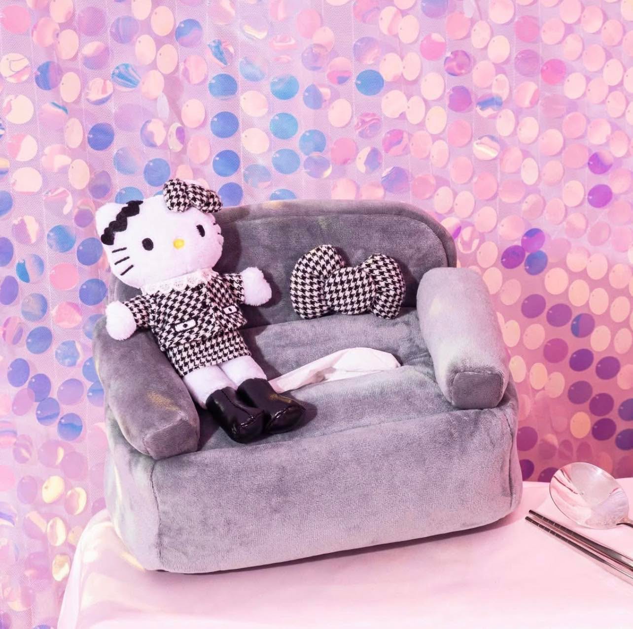 （約6月尾到貨）🇹🇼台灣超商限定 限量長腿 Kitty 造型紙巾套💕