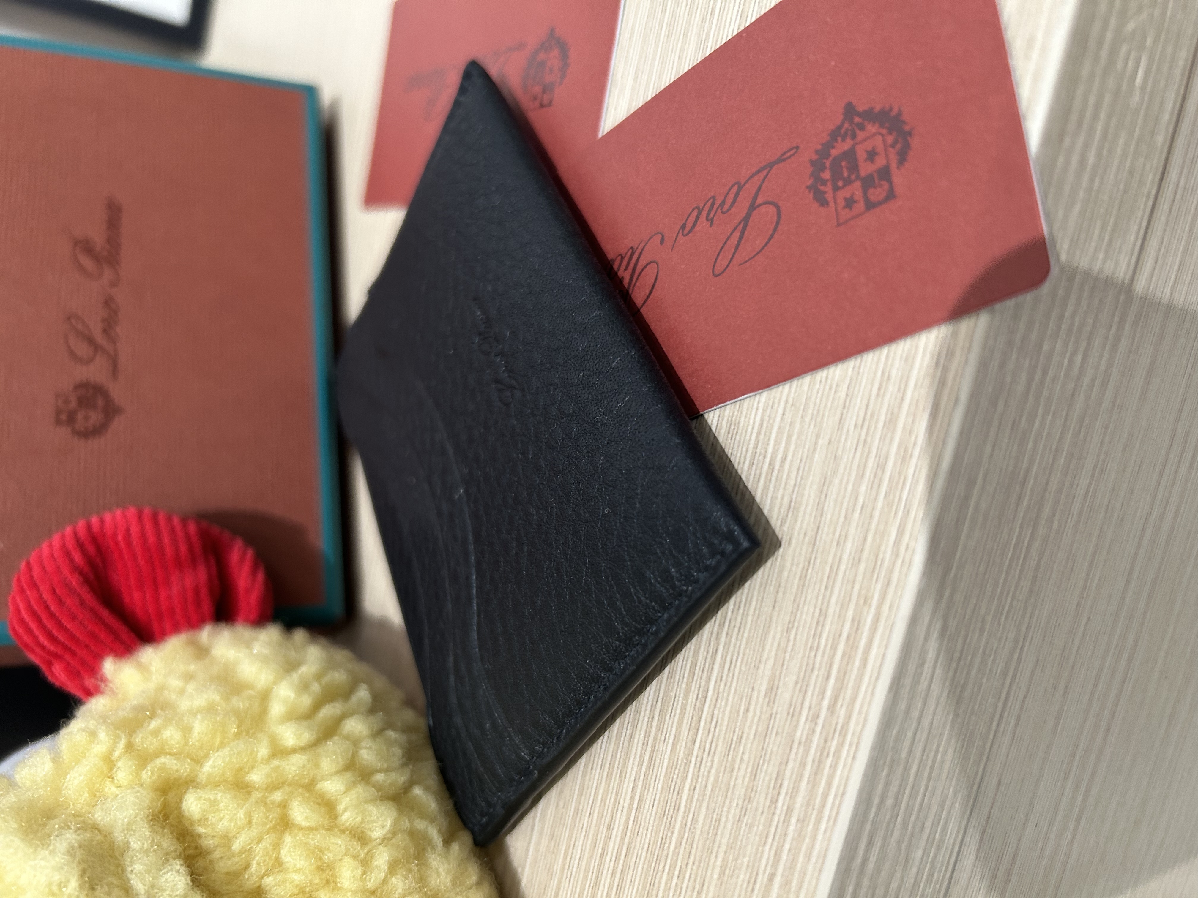 全新 Loro piano card case calfskin  ,100%Authentic,全新貨品 ✅card✅box