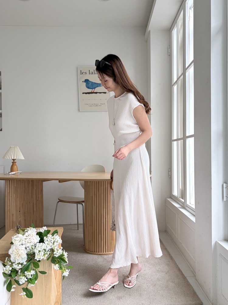 Elea Ribbed Flowy Dress (Ivory)