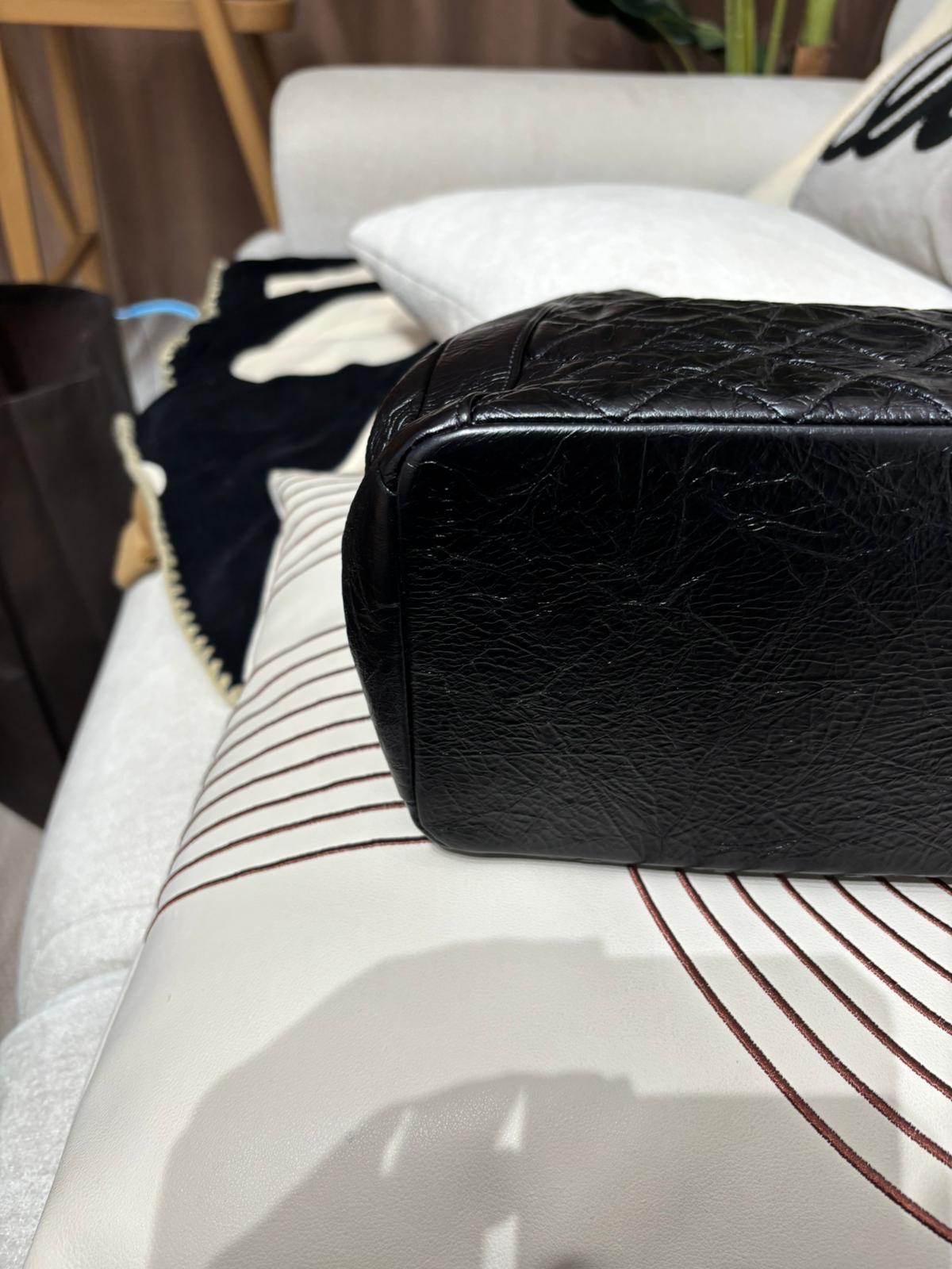 Chanel bucket drawstring bag 黑色油蠟牛皮，100%Authentic,98%new ✅card✅dust bag✅box