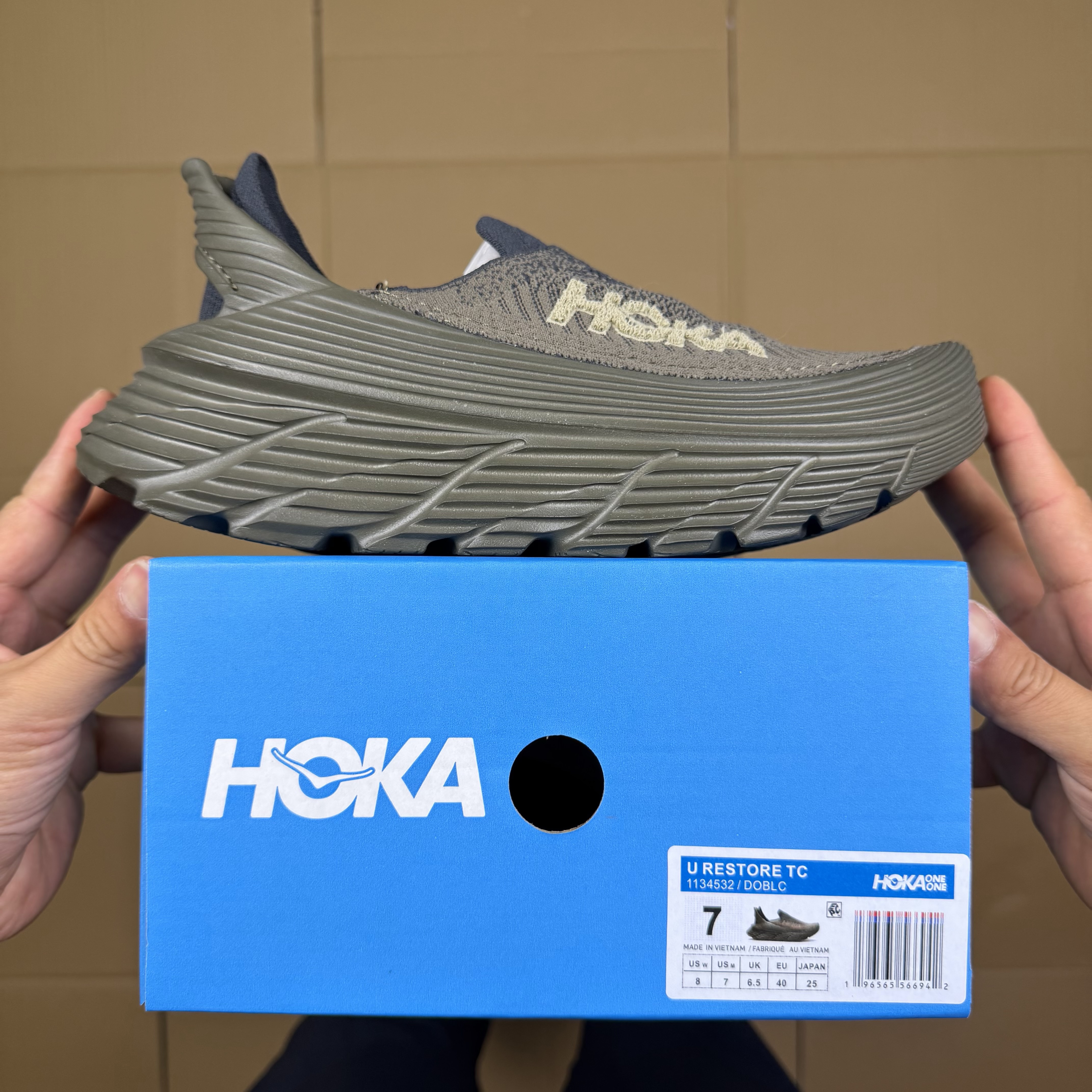 HOKA Restore TC