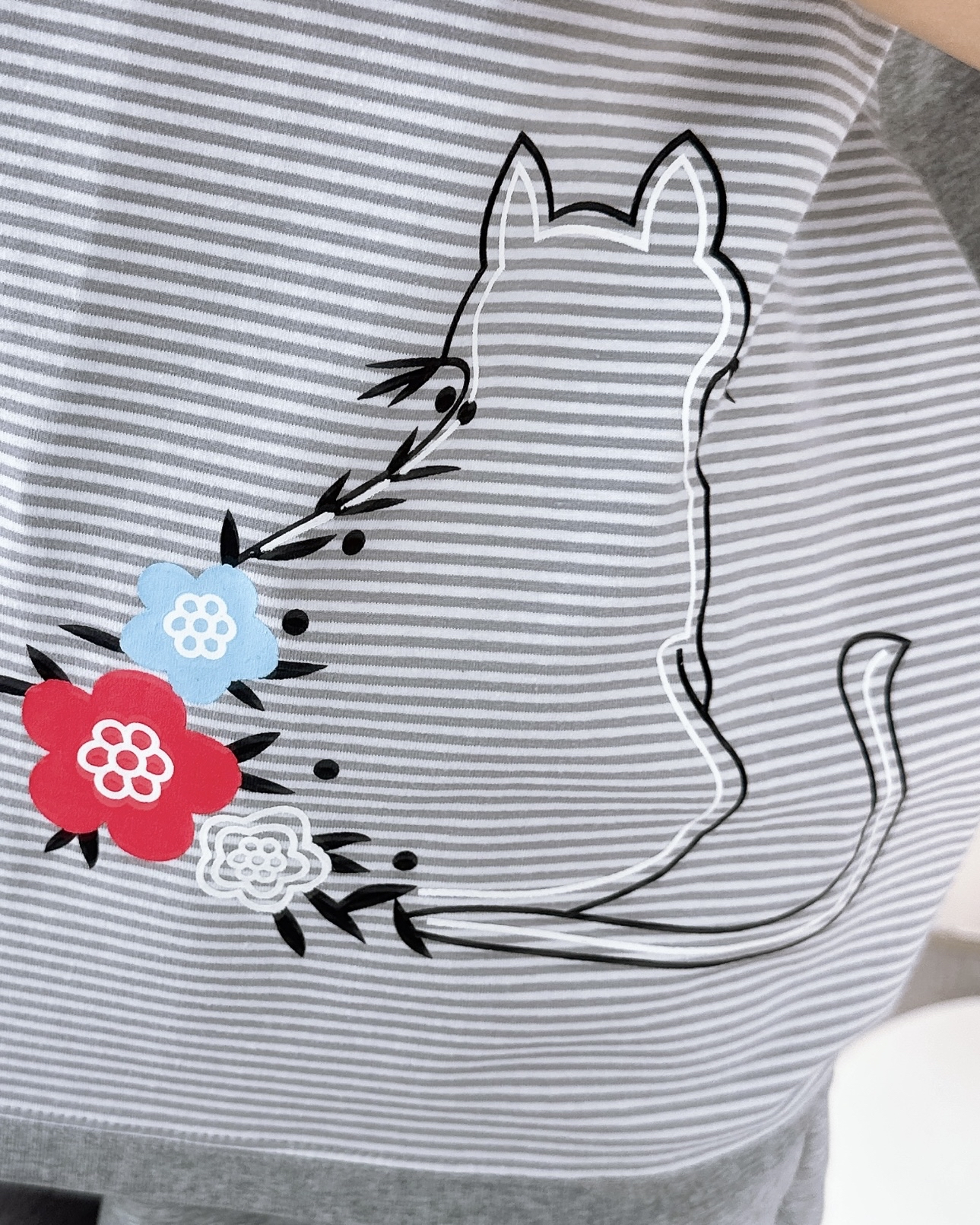 刺繡貓貓橫間純棉上衣 2色