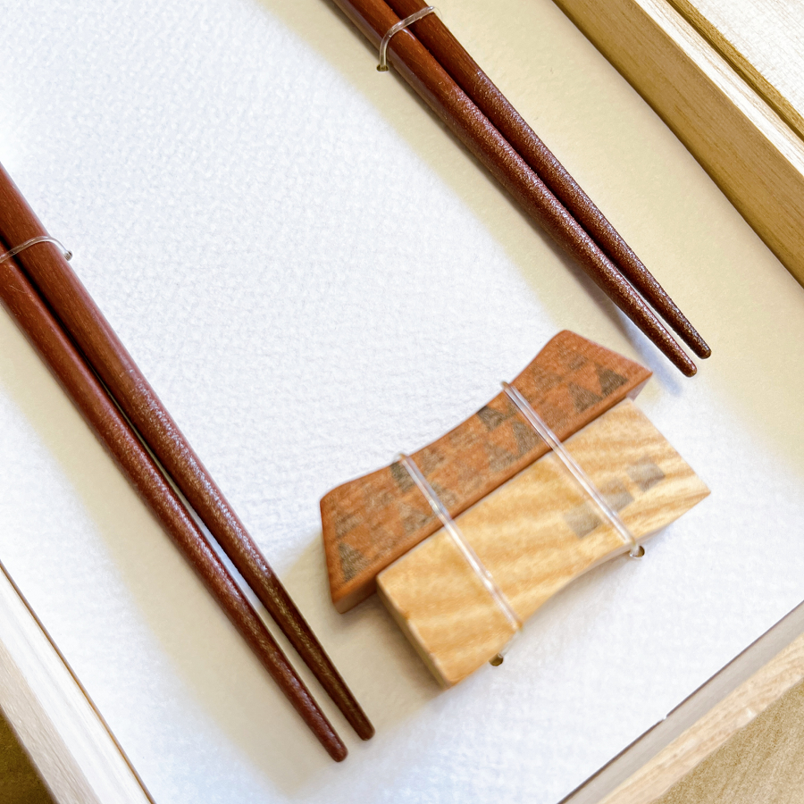 【日本製】天然木幸福生活夫妻/ 情侶筷子連筷子托祝福禮盒套裝