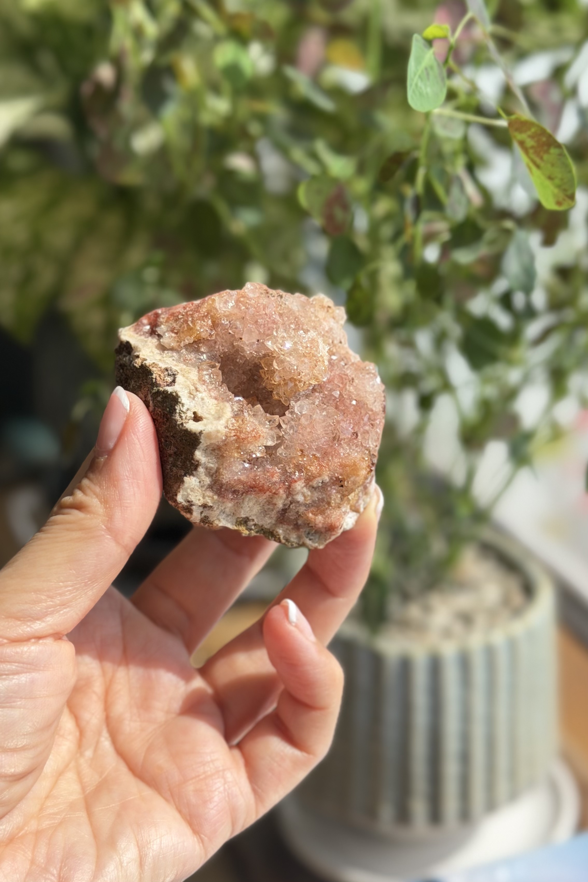  ༒6.5cm Pink Amethyst Geode༒ PA.7088H3m-RA22*27M