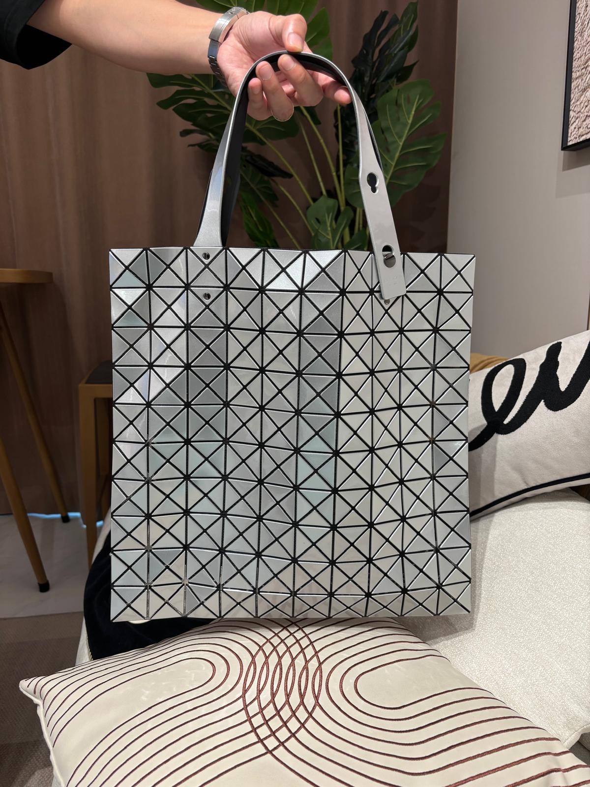 Issey Miyake Bao Bao Tote Sliver 100%Authentic, 98%New ✅Dust bag
