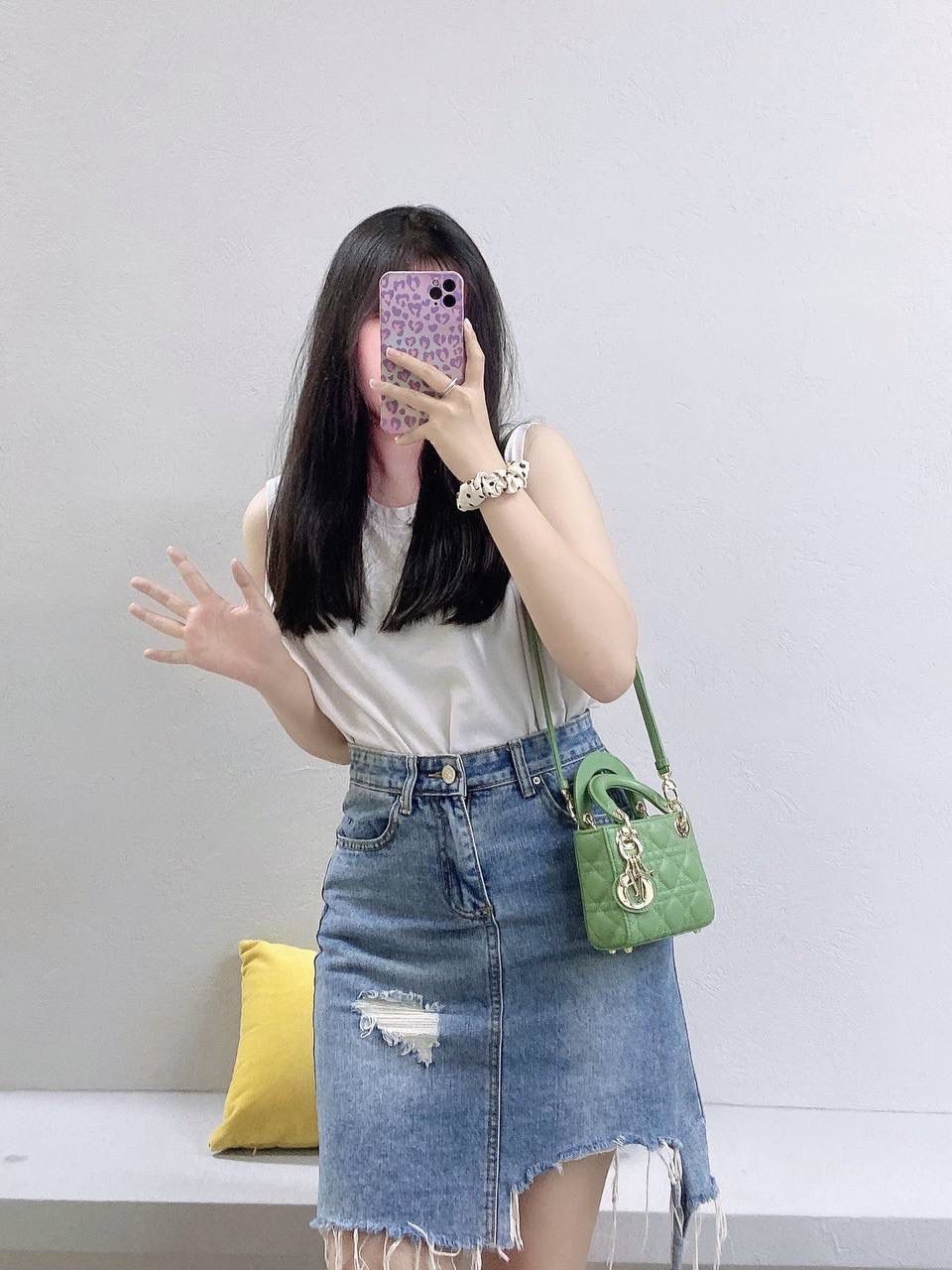 🈶羊皮小鸡黄 𝗗𝗜𝗢𝗥 𝗺𝗶𝗰𝗿𝗼 𝗹𝗮𝗱𝘆 𝗯𝗮𝗴 火爆全网的最新超mini系列 天阿噜！小小只，简直太太太太可爱了！ 精致到巴掌大小，无敌治愈我这颗少女的心啊！！ size：12×10×5cm