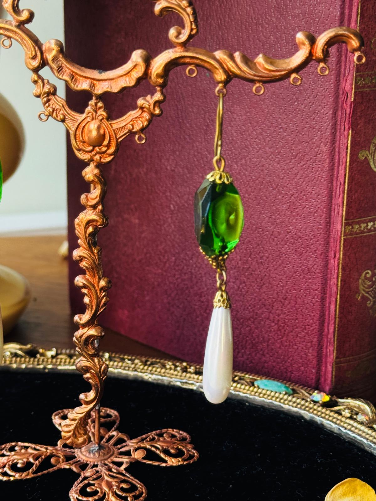 Vintage Recomposed New Old Stock Czech Green Glass Hook Earrings((NZ130)