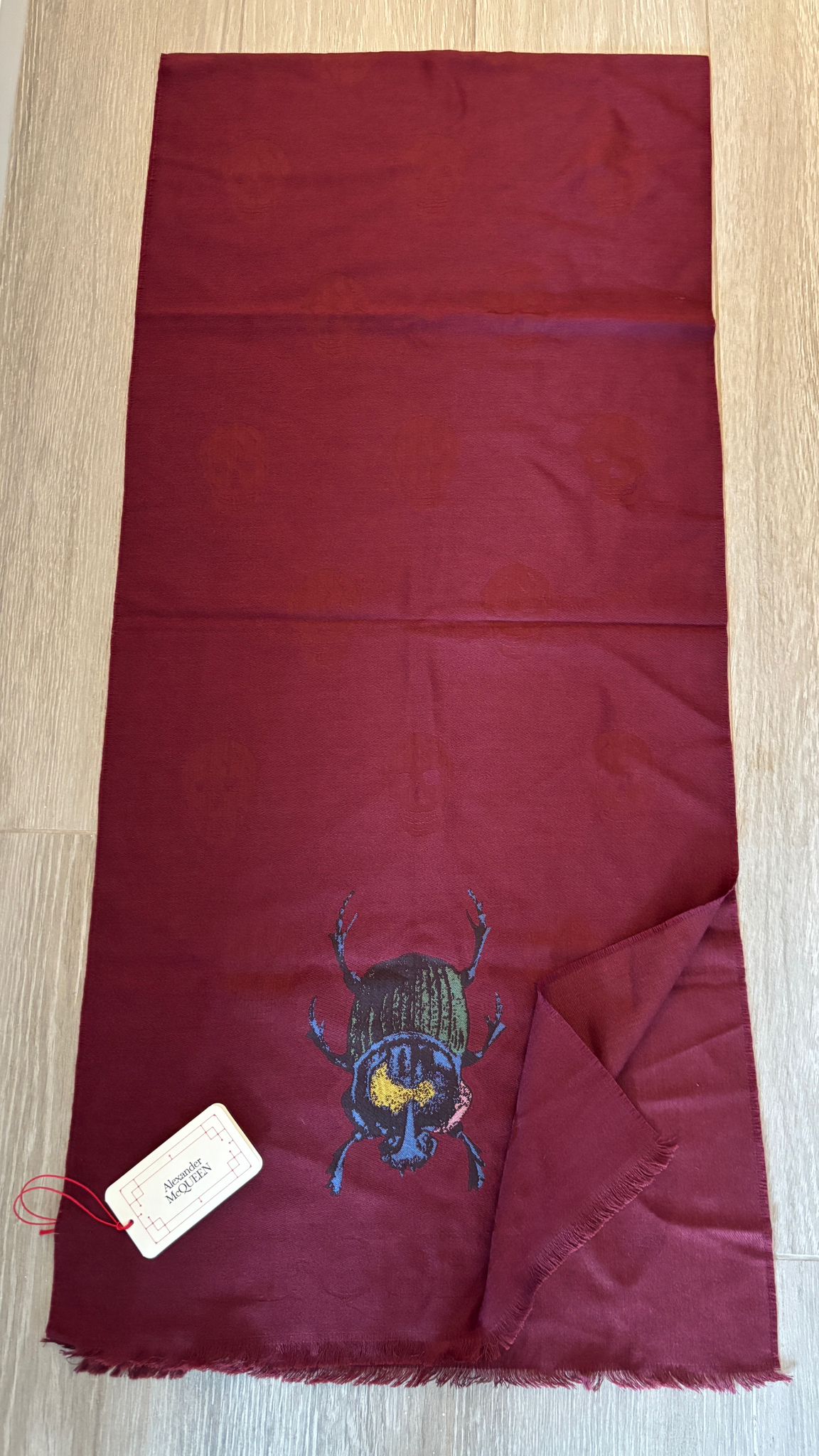 現貨 Alexander McQueen  深紅色甲蟲圖案圍巾