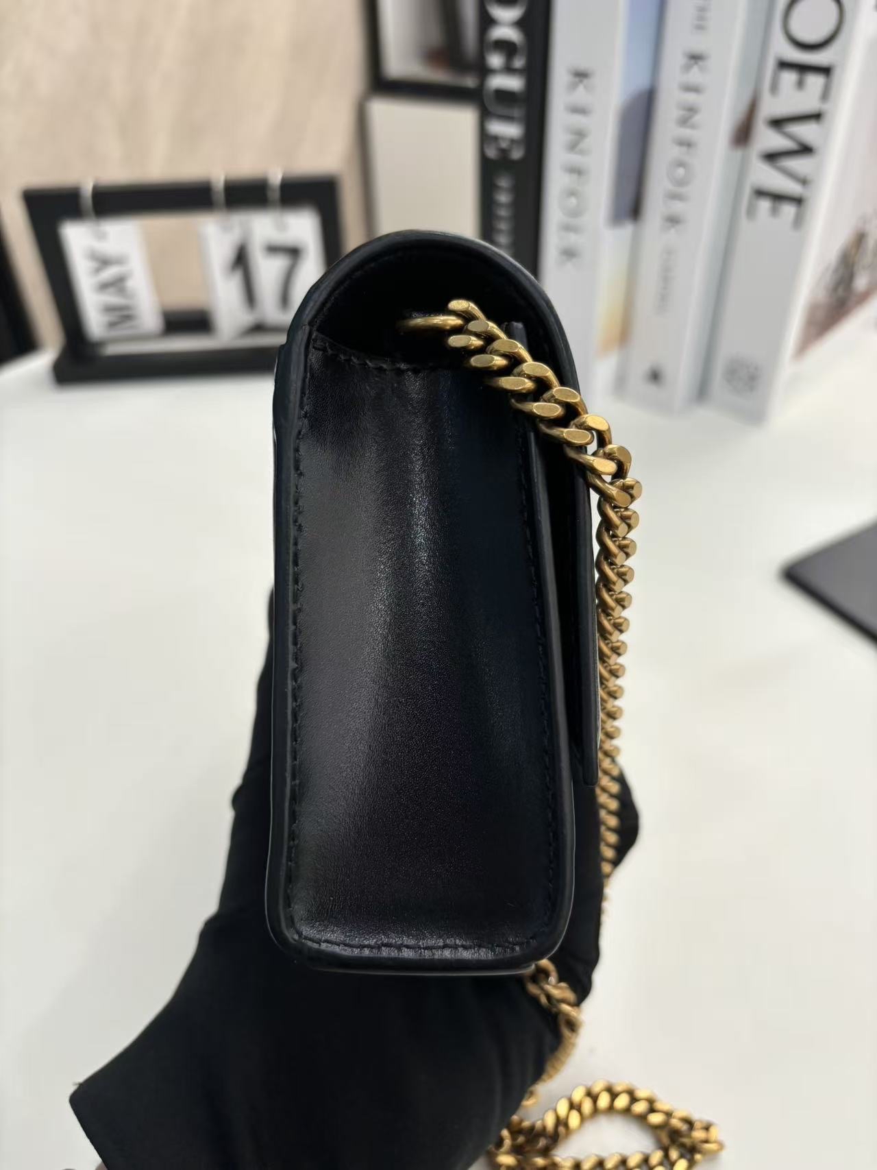 【預訂貨品】巴黎世家黑金沙漏包