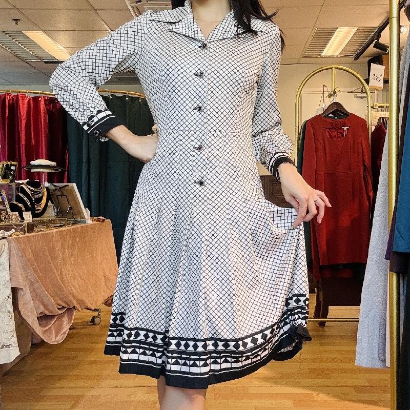 Vintage C.a. 1960-70s Black and White ShirtDress with Geometric Hem Embellishment (PP001-28)