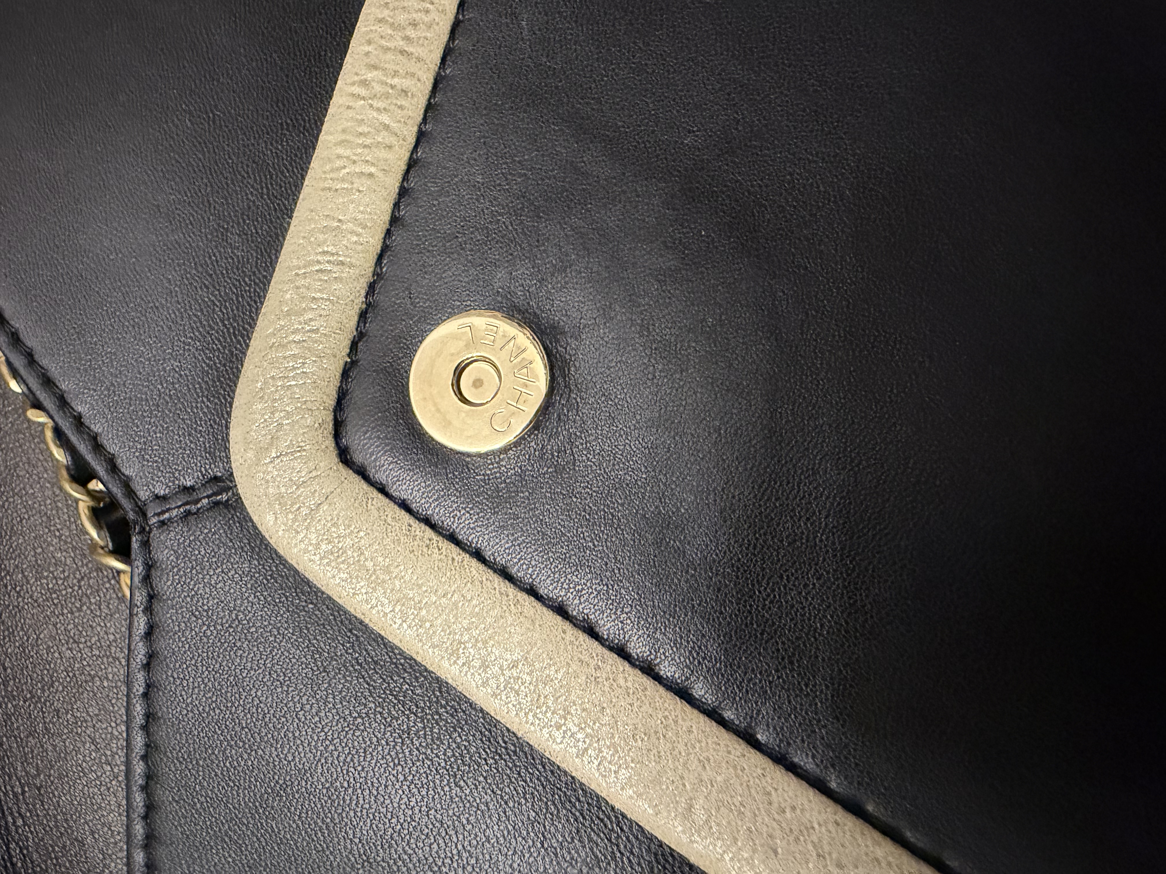 chanel cc black ENVELOPE flap clutch black lamb GHW