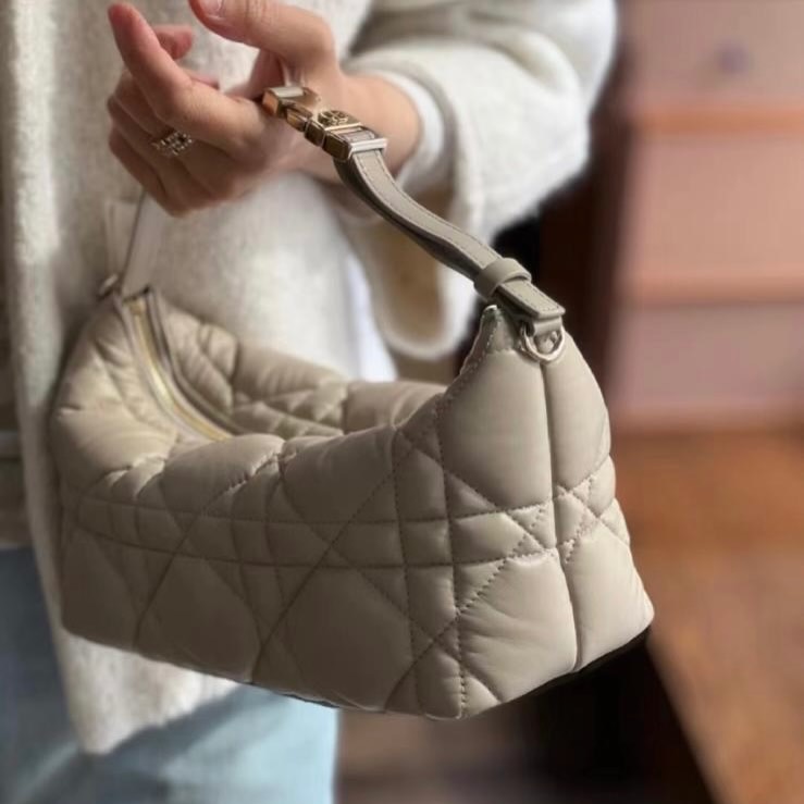 DIOR 🤍PRE OWNED Travel Nomad Medium 奶茶色金扣飯盒包🤎