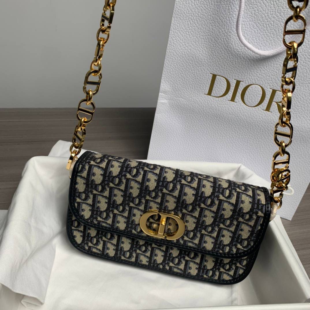 30 MONTAIGNE AVENUE 手袋蓝色 Oblique 印花 实拍图❤️ 尺寸：22.5 x 12.5 x 6.5 厘米