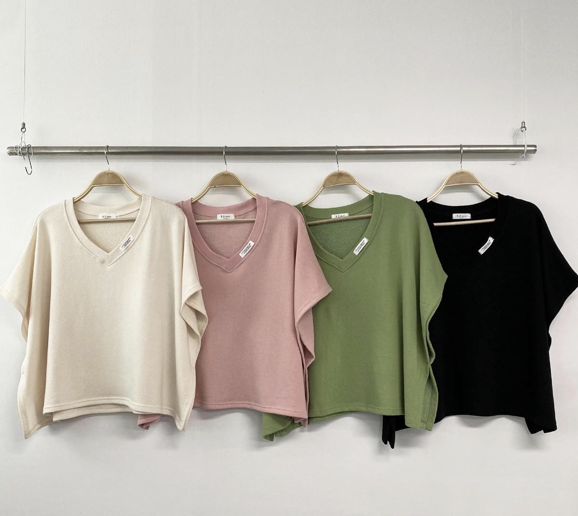 純色蝙蝠袖V領Top