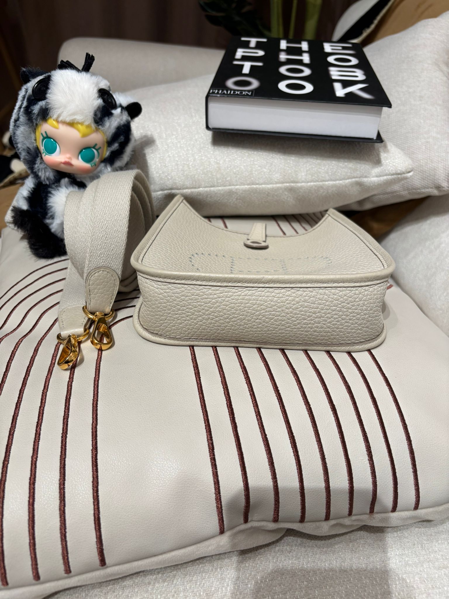 Hermes mini evelyne STAMP U 8L beton 冰川白 100%Authentic ,95%new ✅dust bag 