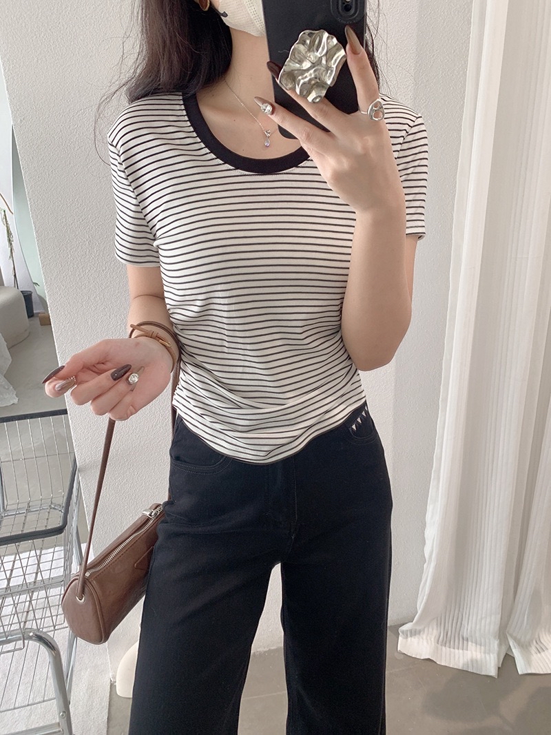 显瘦U领撞色线条Tee