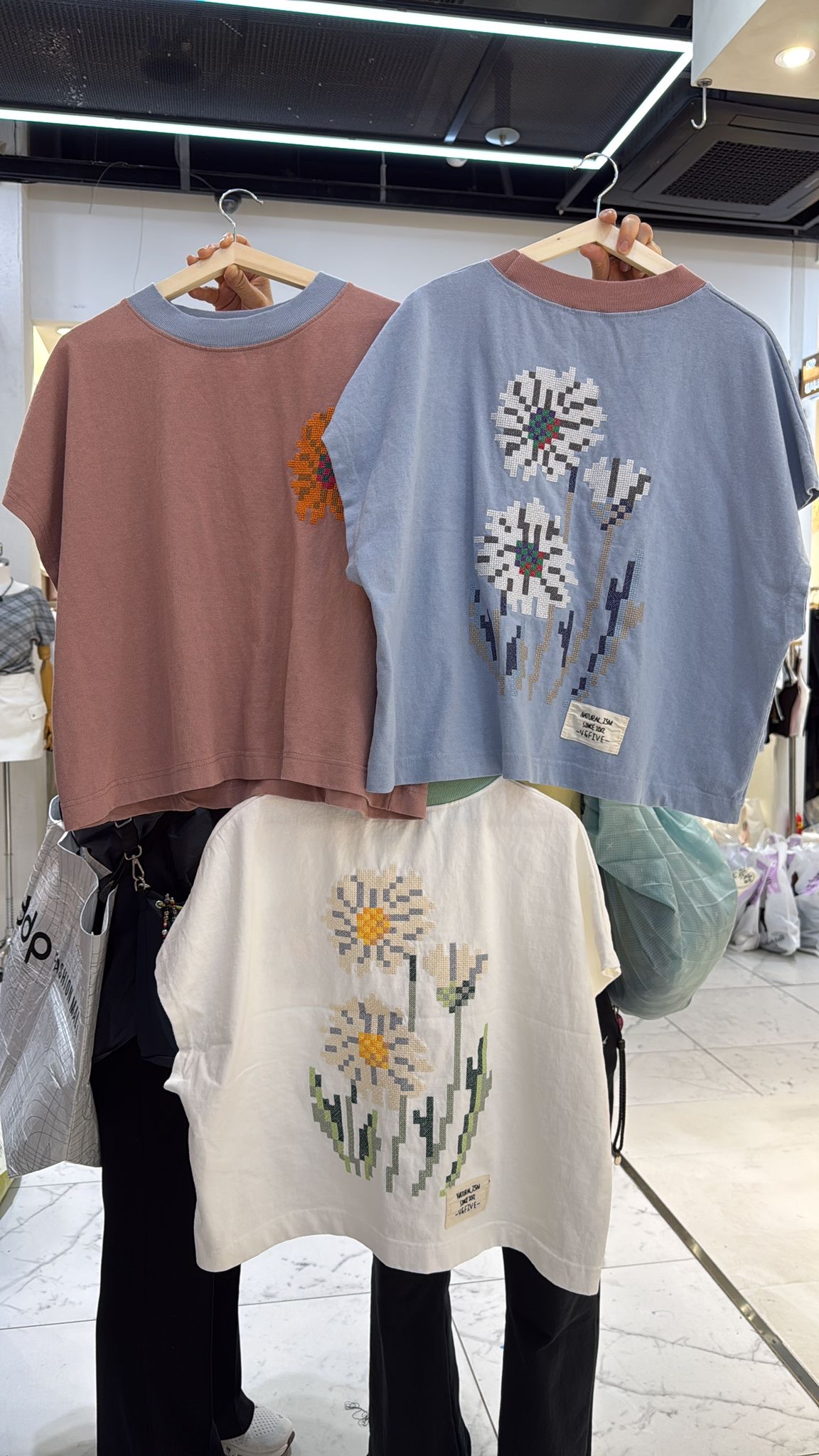 4N5刺繡花Tee