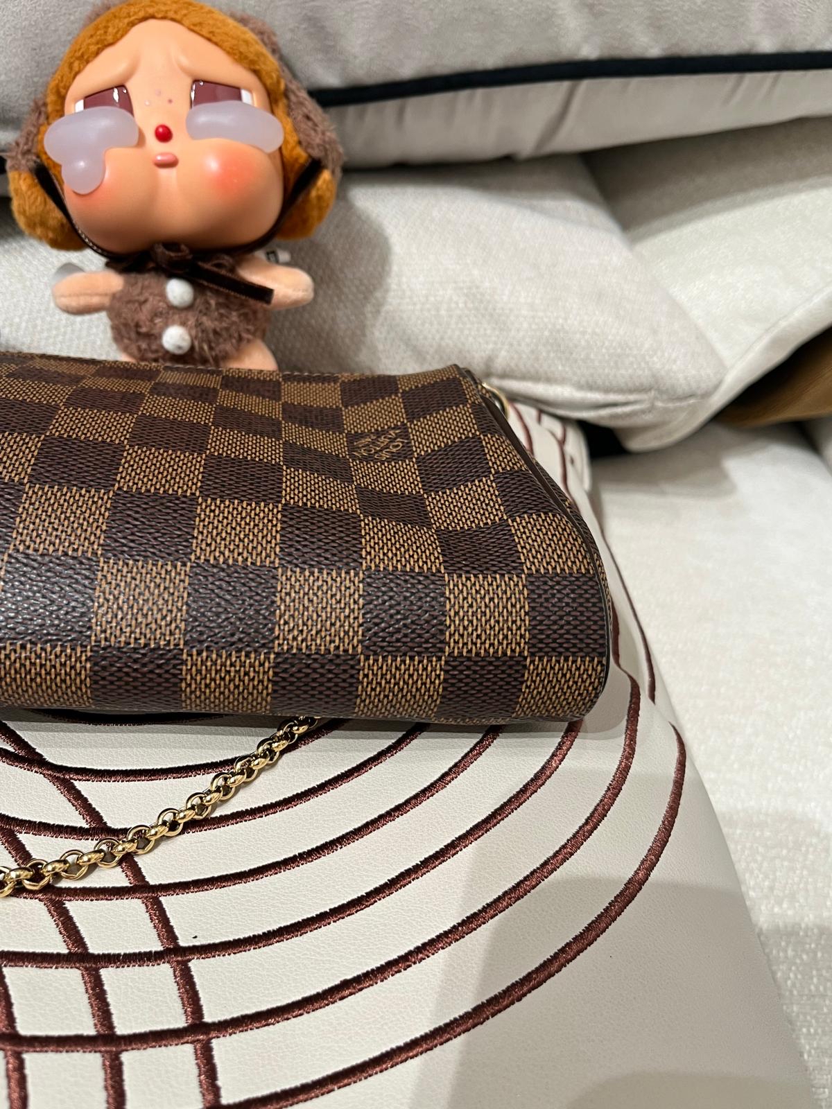 Lv Eva pochette 2way bag  100%Authentic,95%new ✅塵袋