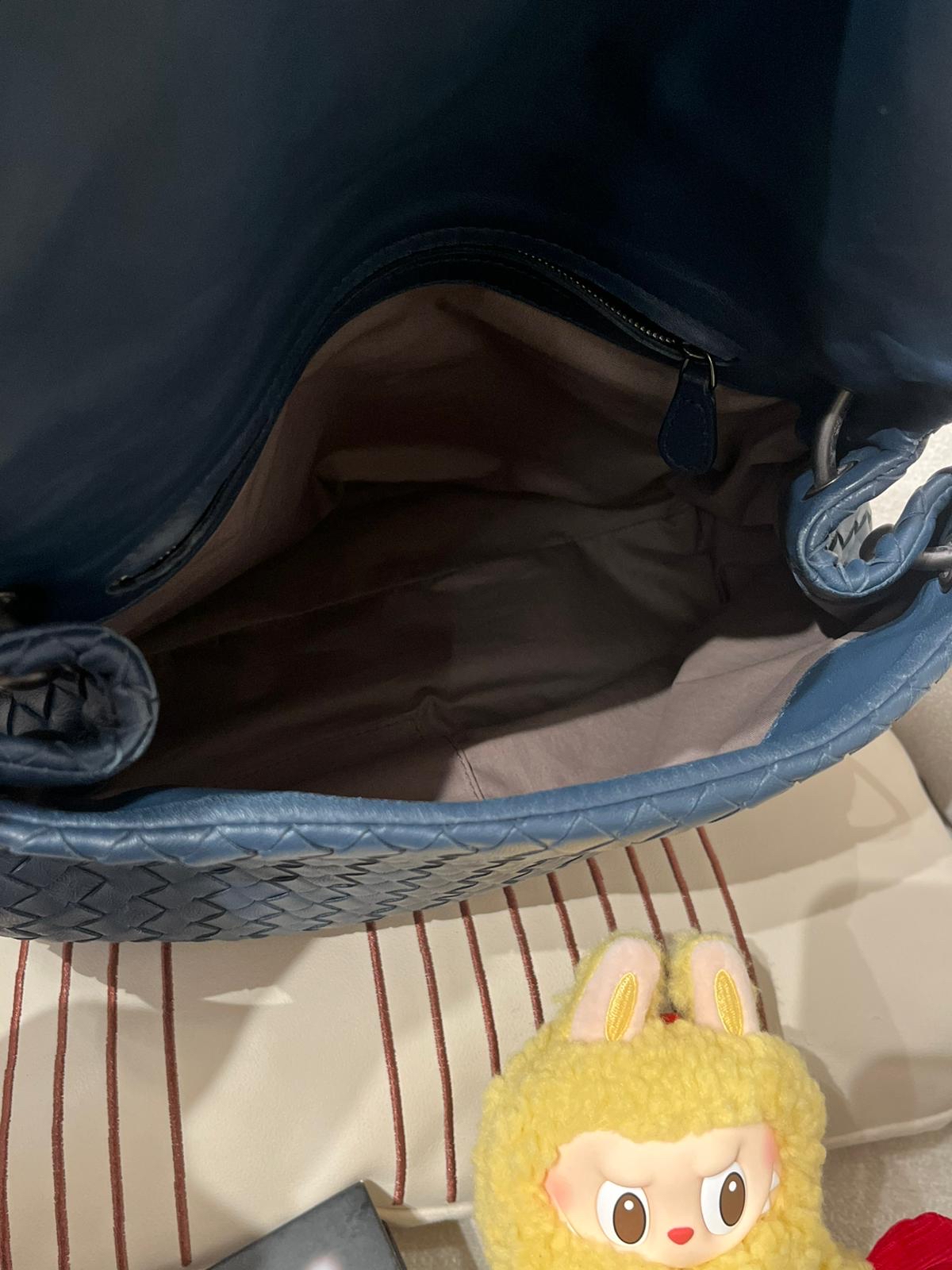 Bottega Veneta BV Shoulder Bag 深藍色小羊皮 100%Authentic, 95%new ✅dust bag