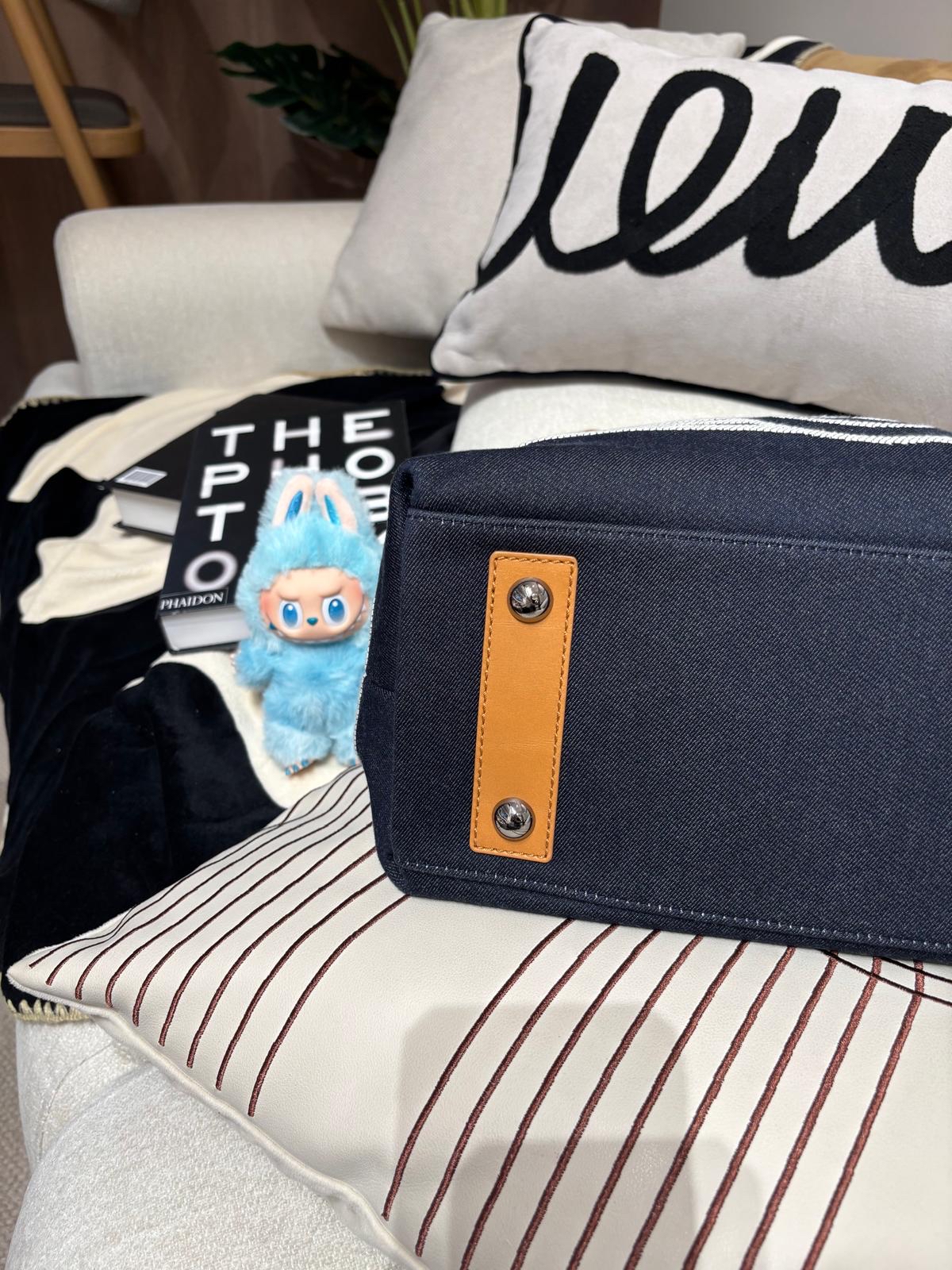 Chanel Denim 2Way Bag 100%Authentic, 98%New ✅Dust bag✅19Card