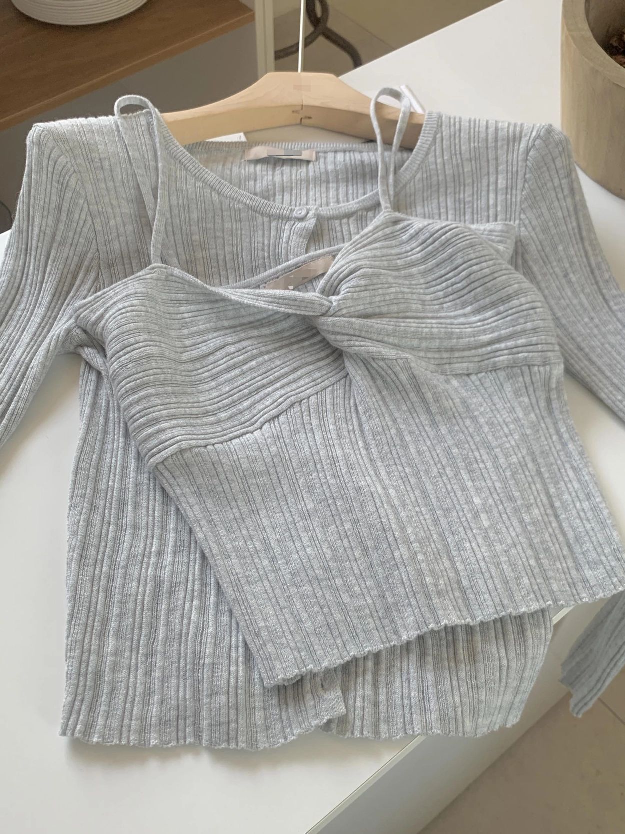 【查詢度最高】暗直紋扭結彈性吊帶套裝