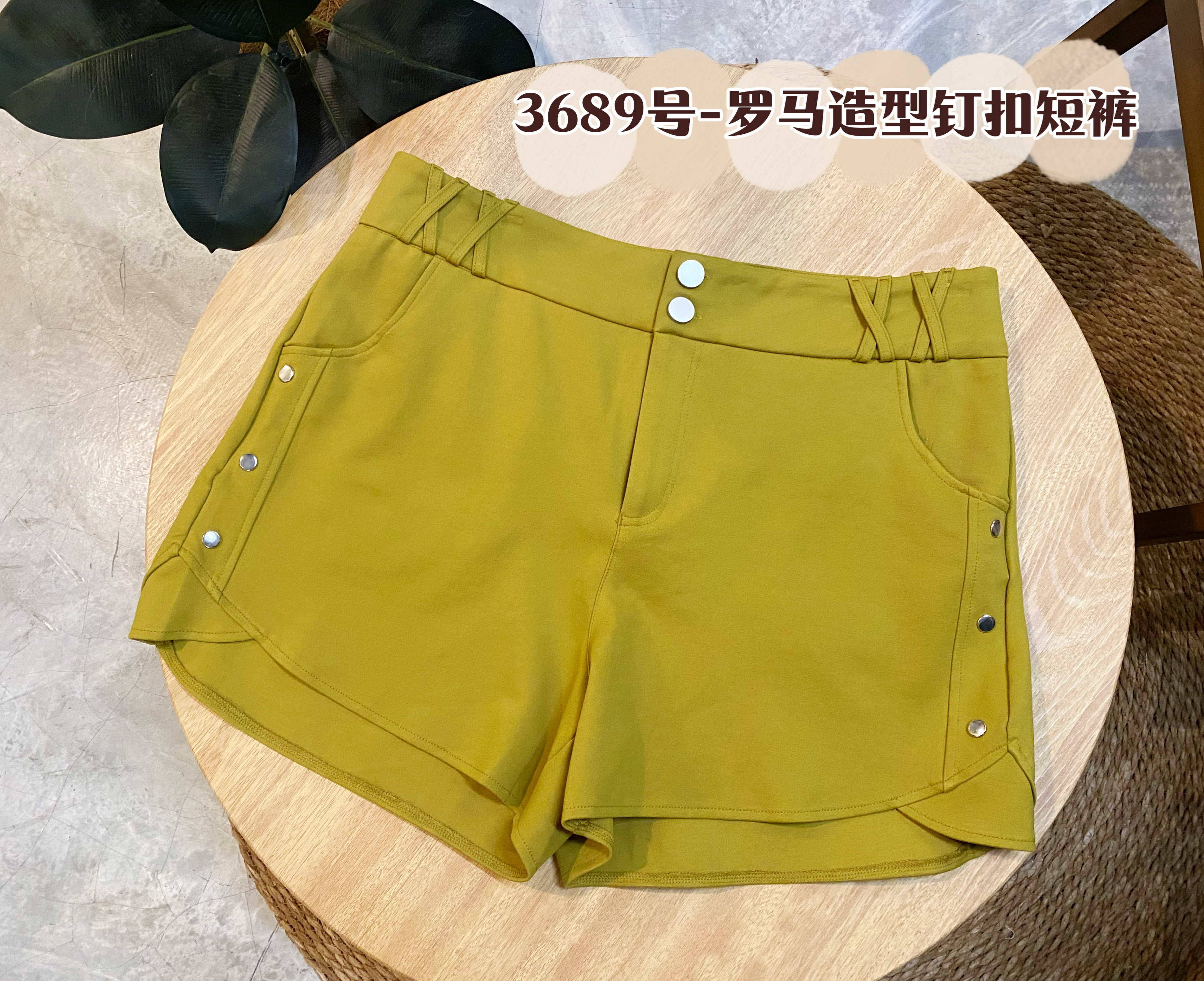 3689号-罗马造型钉扣短裤