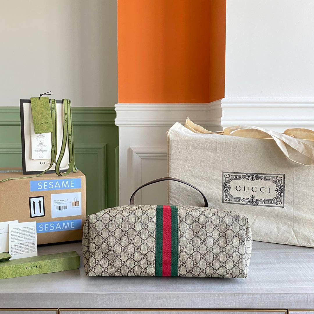 👜Ophidia系列融合了两个最具标志性的经典品牌元素：G631685:38/28/14cm！GG图案和条纹织带，且每一季均以全新造型和材质推陈出新。这款中号手提包新品采用了实用的全新造型并融入辨识度极高的设计元素，饰以织纹皮革滚边，顶端点缀双G配件。 附带️全套最新绿色系列环保包装，也可再另外多购买可循环使用帆布购物袋！‼️🤟🏻