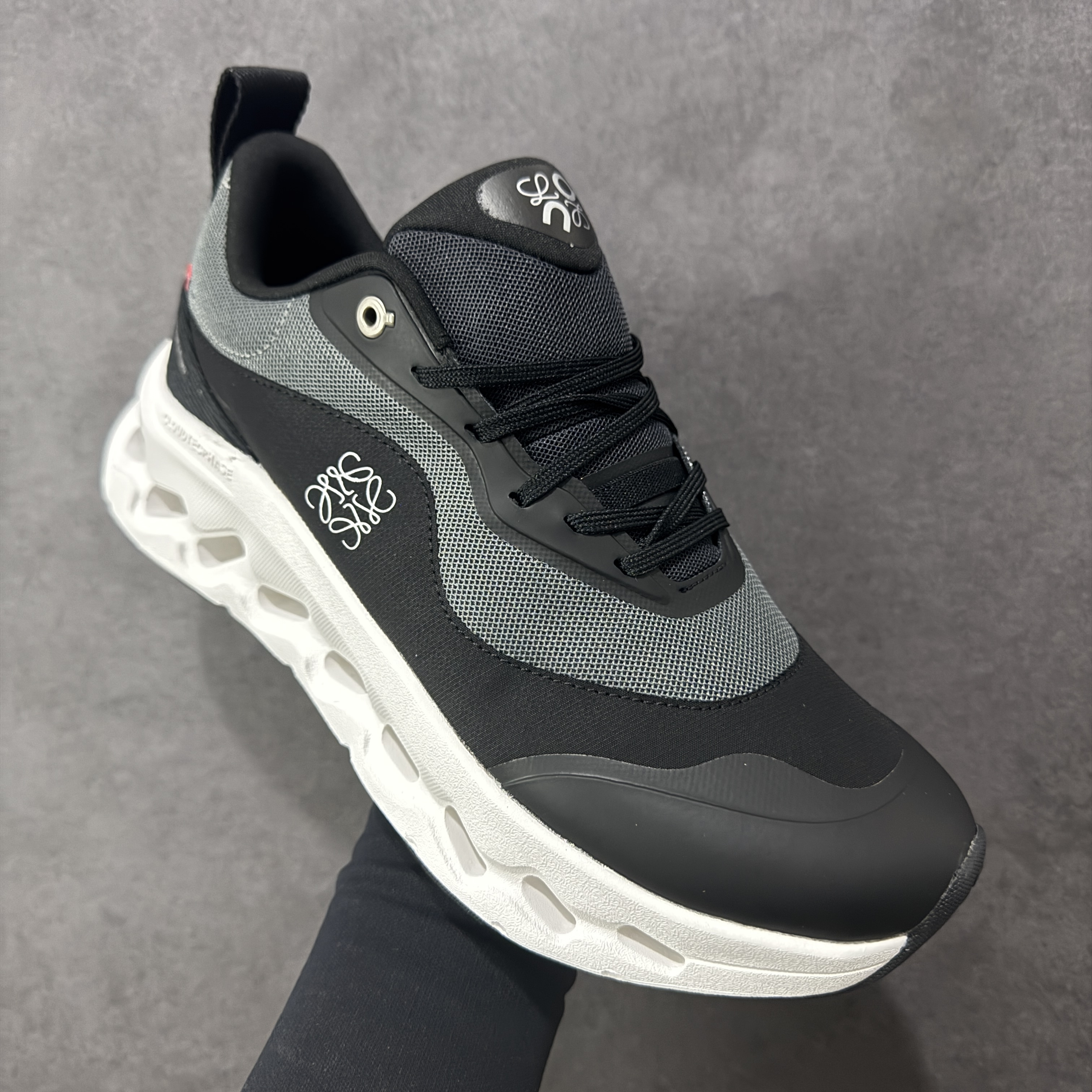 On Running Cloudtilt 2 LOEWE 