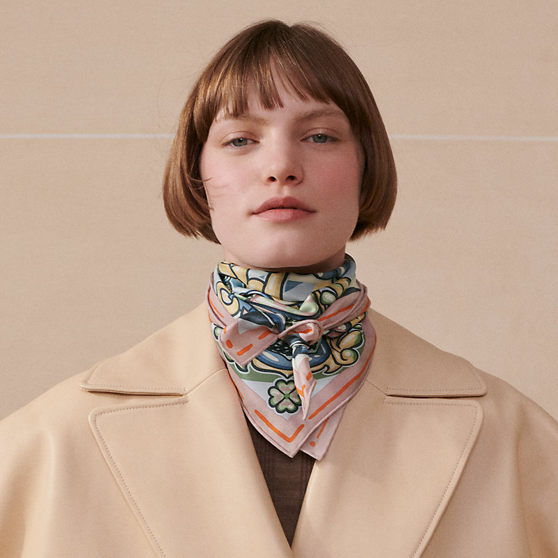 配貨價出💖Hermes silk in scarf 70cm  有盒~