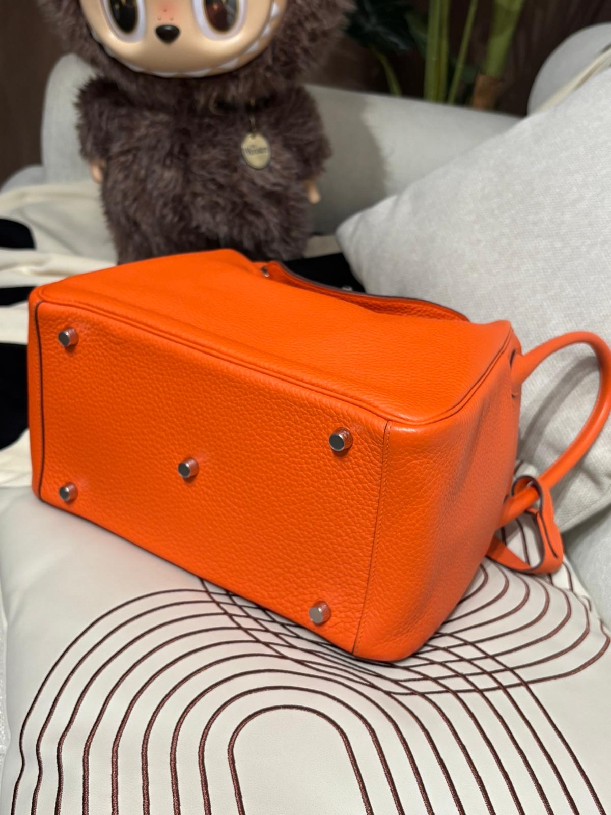 Hermes Lindy 30,Stamp T 愛瑪仕橙 100%Authentic, 95%New ✅Dust Bag✅Rain coat✅Box