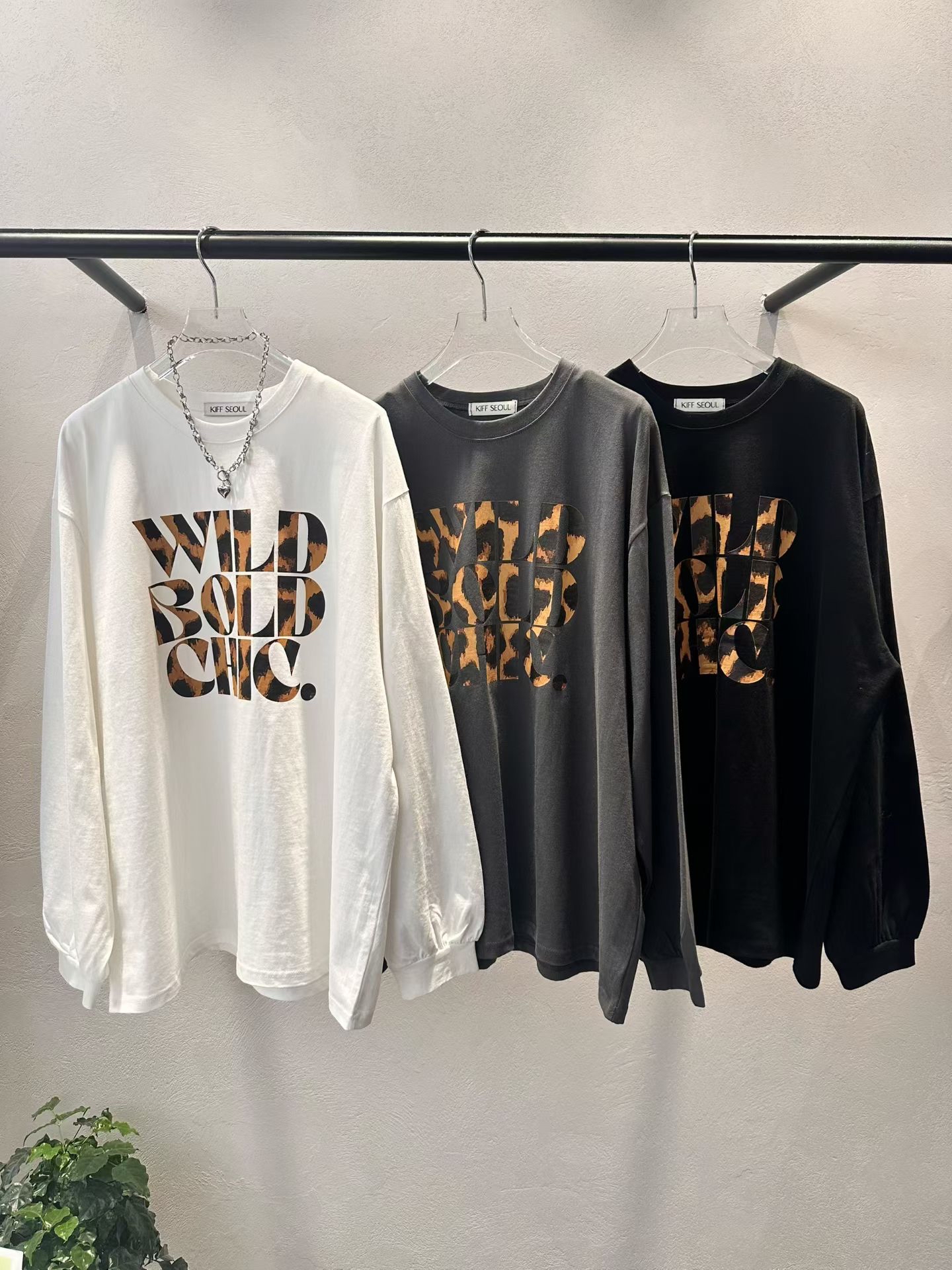 豹紋英文字Tee 