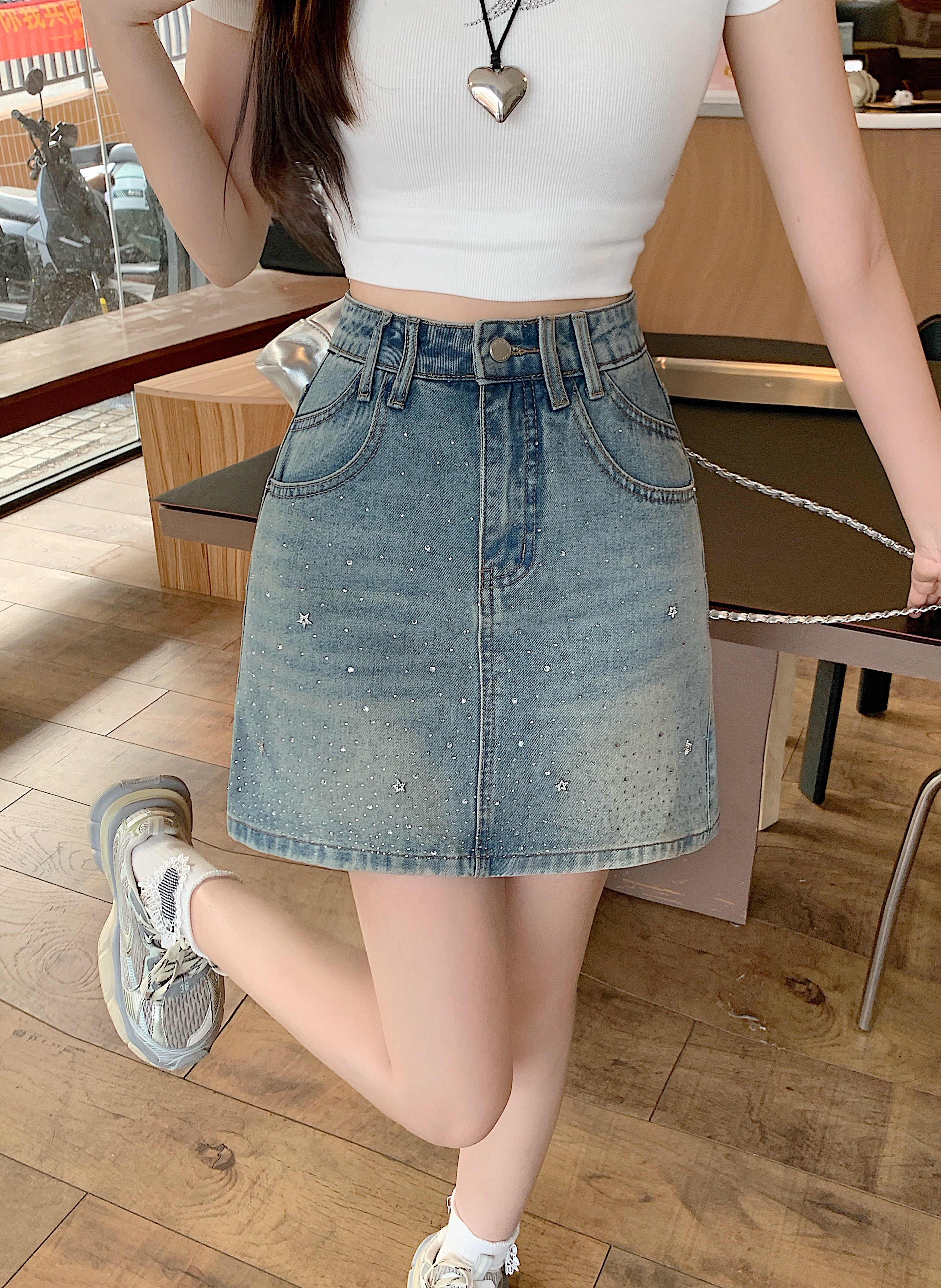 B84(66129) 韩版时尚JEANS烫钻星星显瘦蓝短裙 