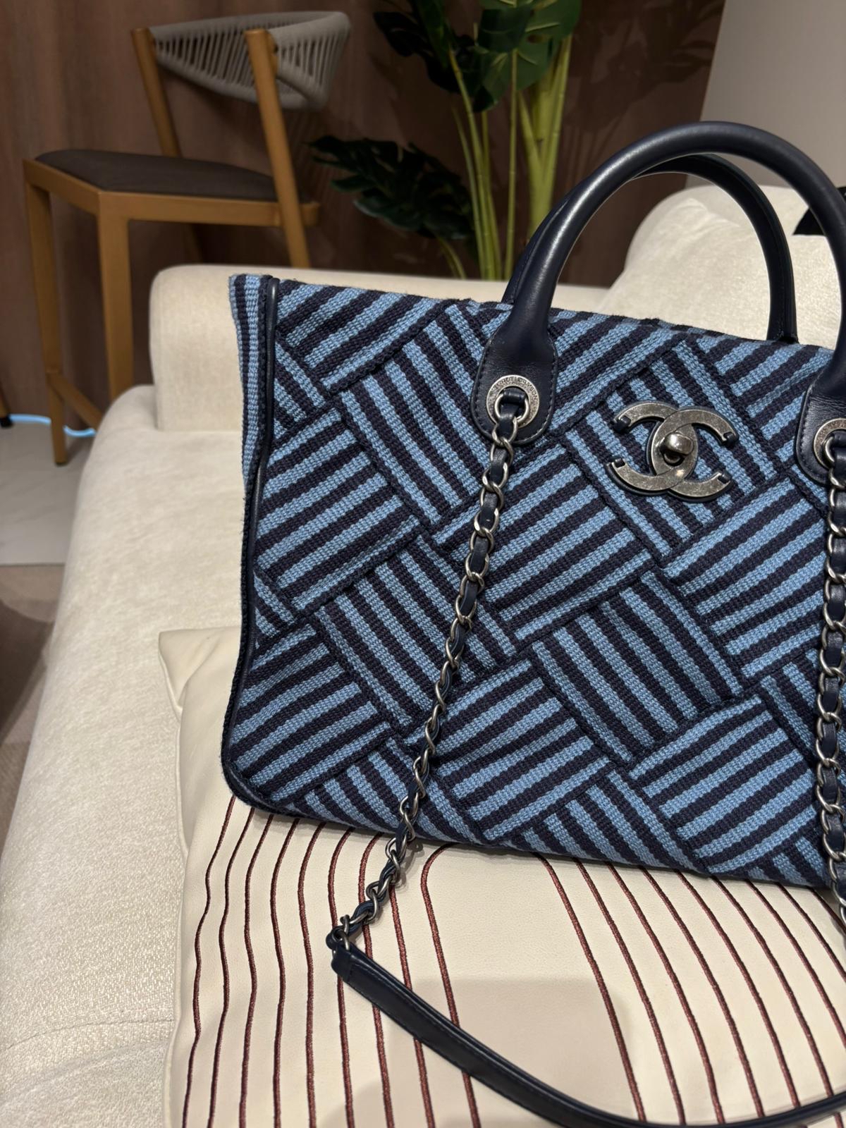 Chanel 2way Shoulder bag 100%Authentic,95%new  ✅22card✅dust bag✅box 