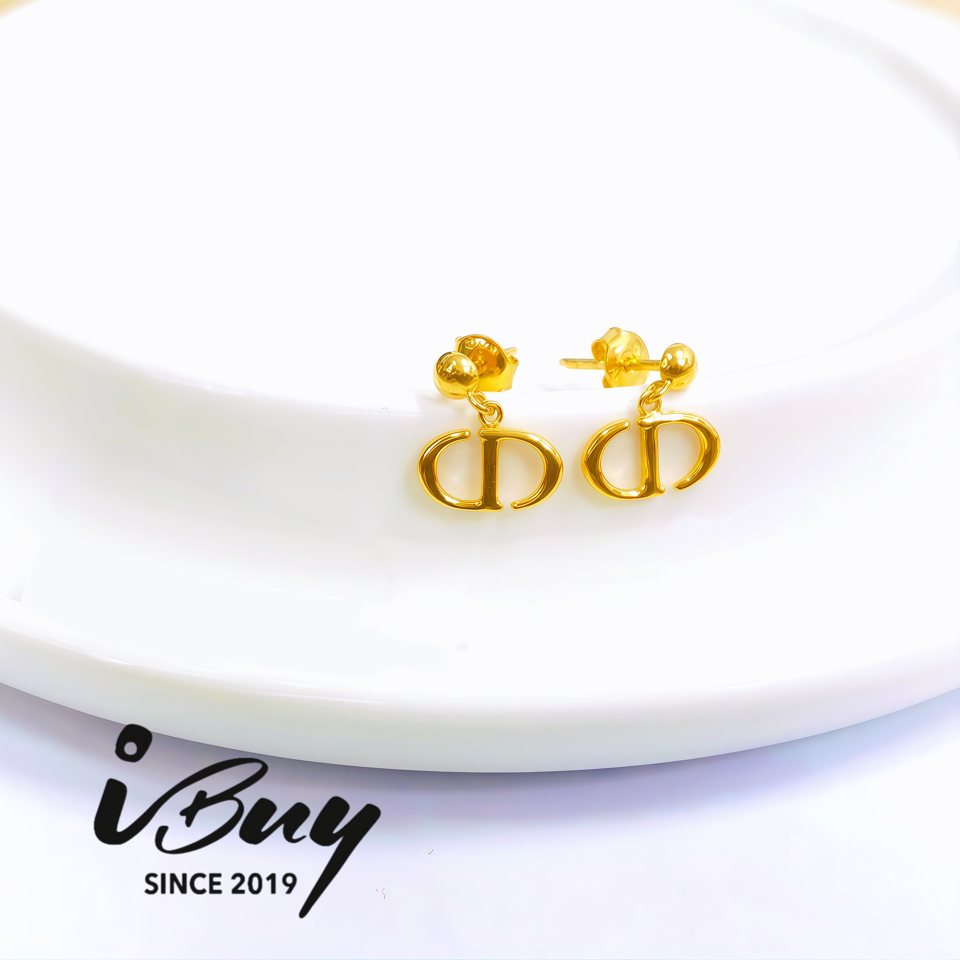 916 GOLD CD DANGLE EARRING 916 金 CD字母吊坠耳钉