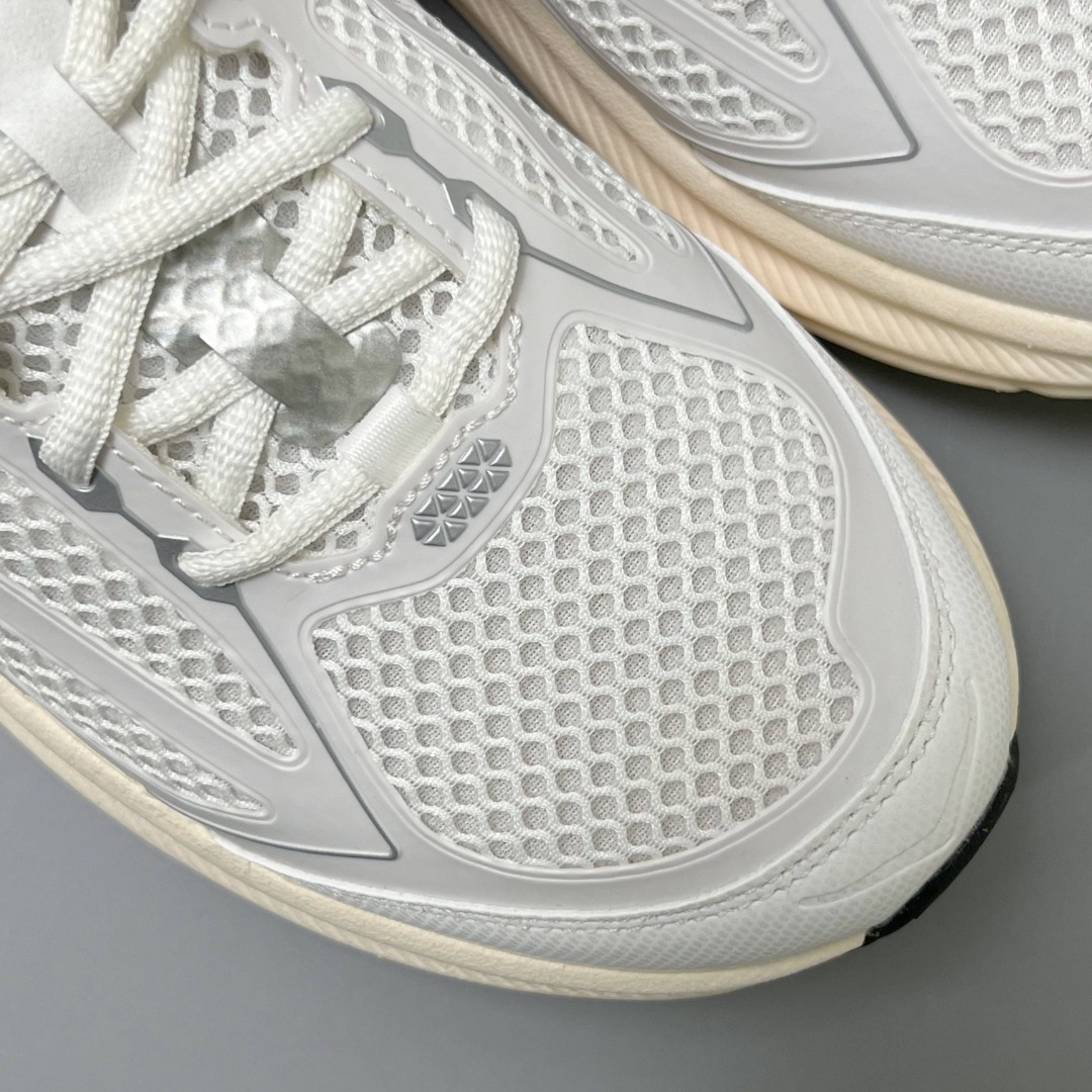 HOKA ONE ONE Clifton One9