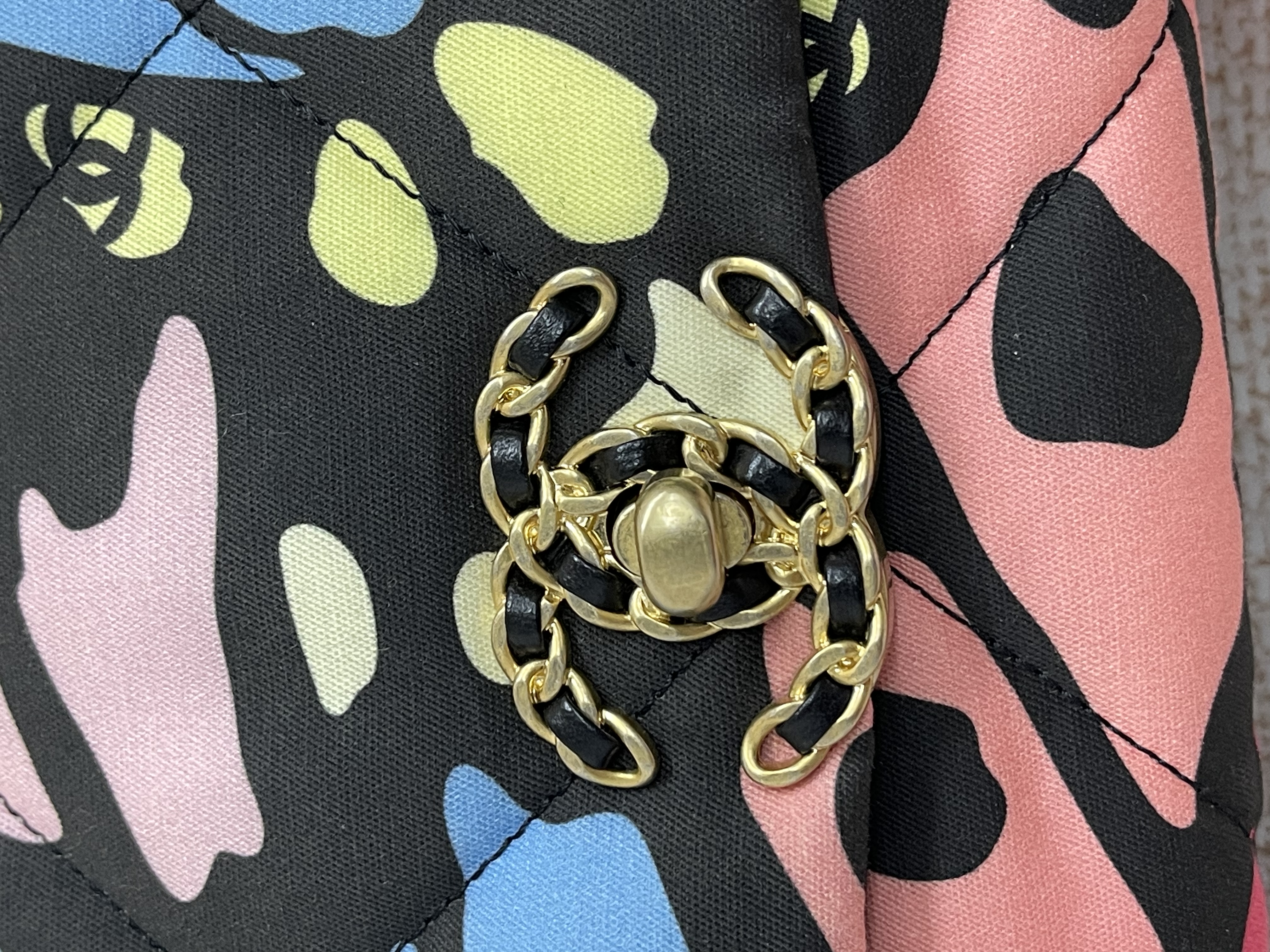 Pre-owned Chanel 19 Bag/ Product Code: 26041513