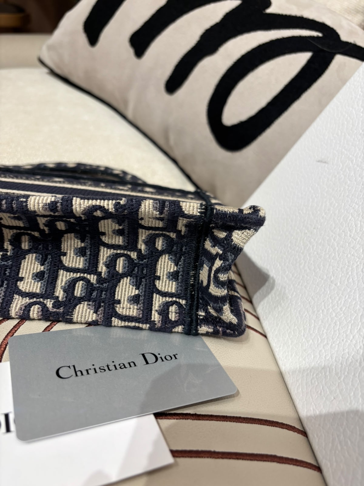 全新 Dior mini BOOK TOTE  100%Authentic ,unused 未使用品 ✅certificate card✅dust bag ✅盒 