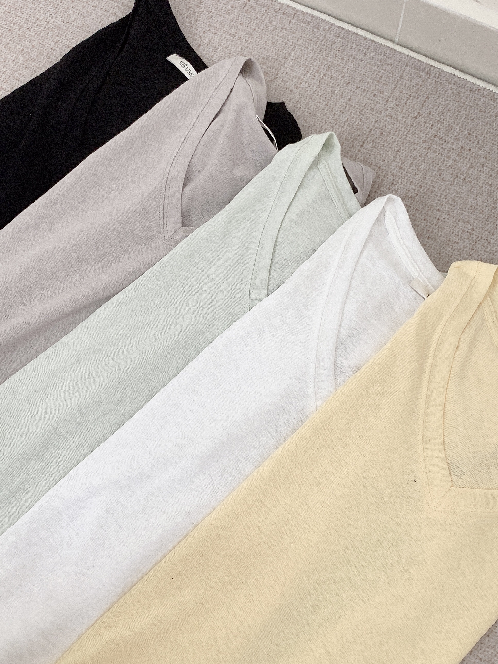 V領素色Tee(5色）