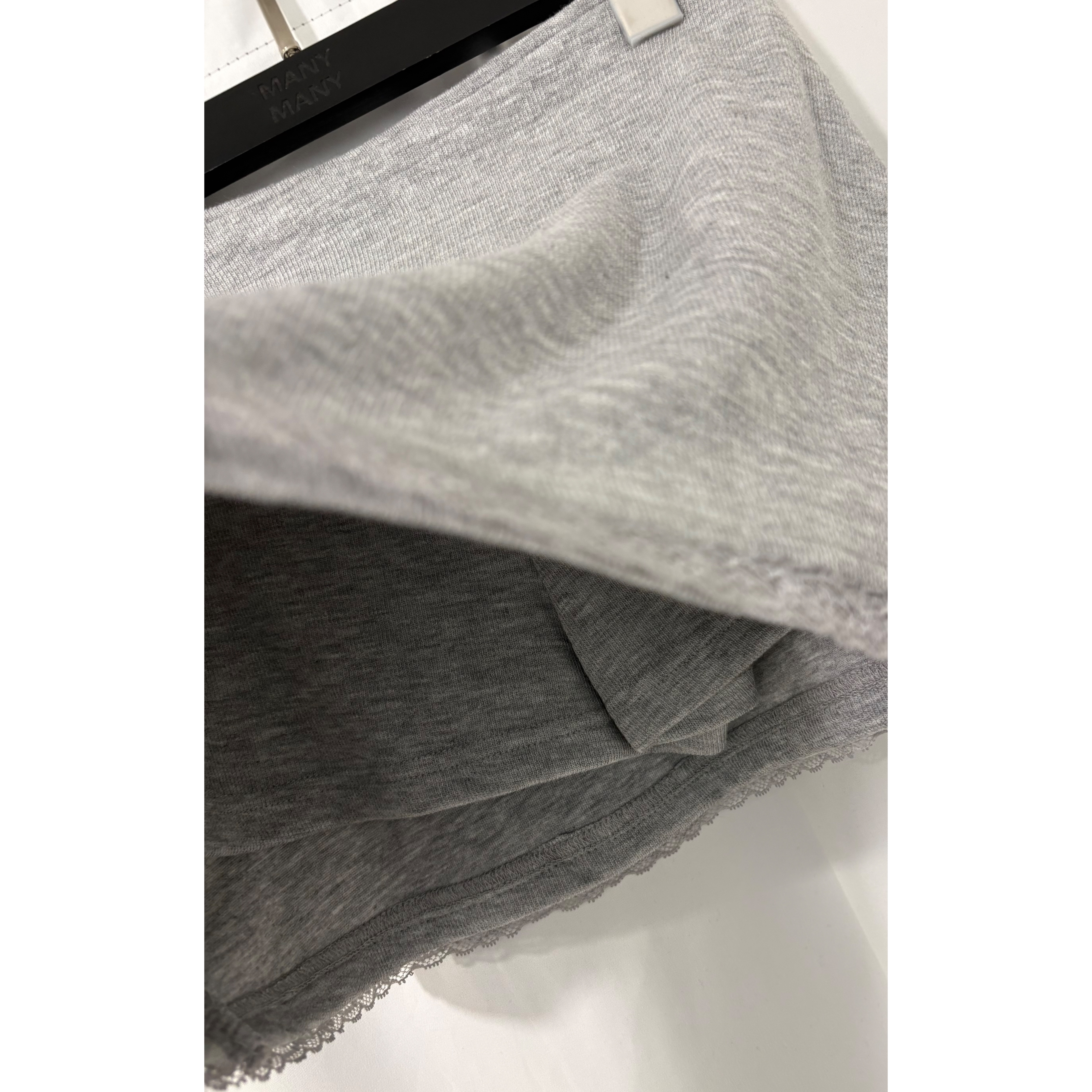 新品價5月8號截💙2605C《LACE TRIM HEM SKPT》