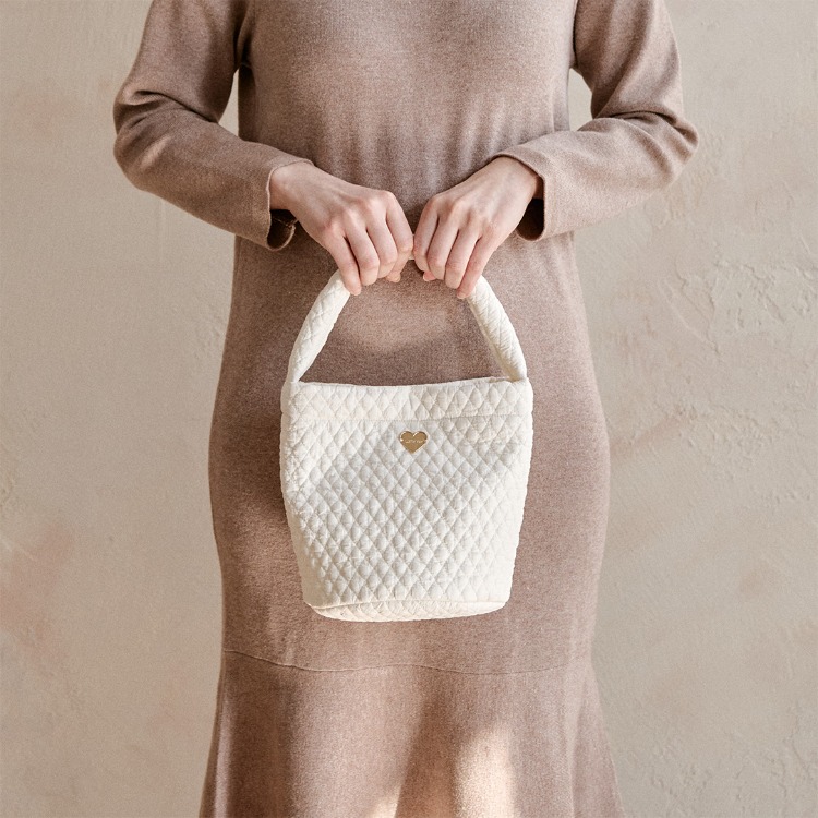 26S/S🌸DTD金心點綴100支鑽石絎縫系列-帶扣手柄水桶包