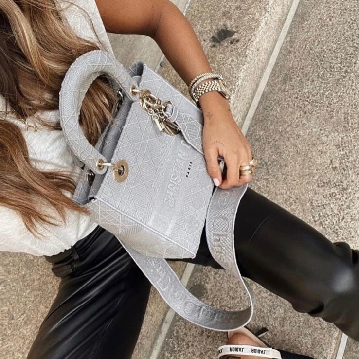 DIOR 🤍PRE OWNED Lady D-Lite 灰色金扣藤格刺繡款 Medium Size 🩶