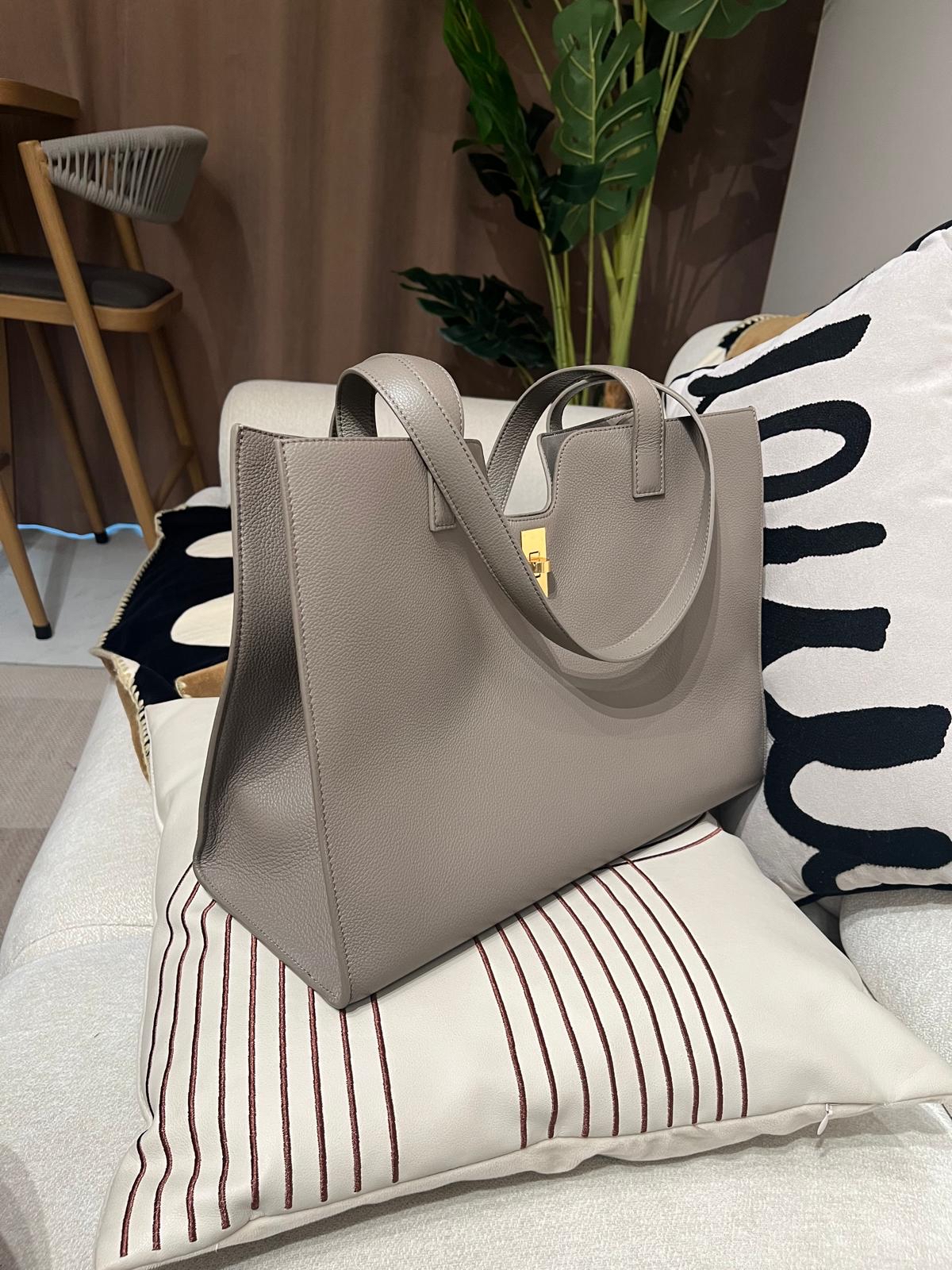 未使用品 Celine 16 Tote Bag 100%Authentic, Unused 未使用品 ✅Key lock ✅Dust Bag