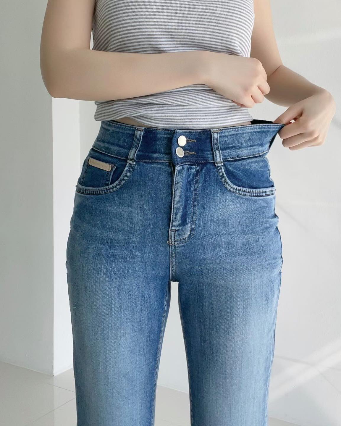 雙鈕小喇叭牛仔褲